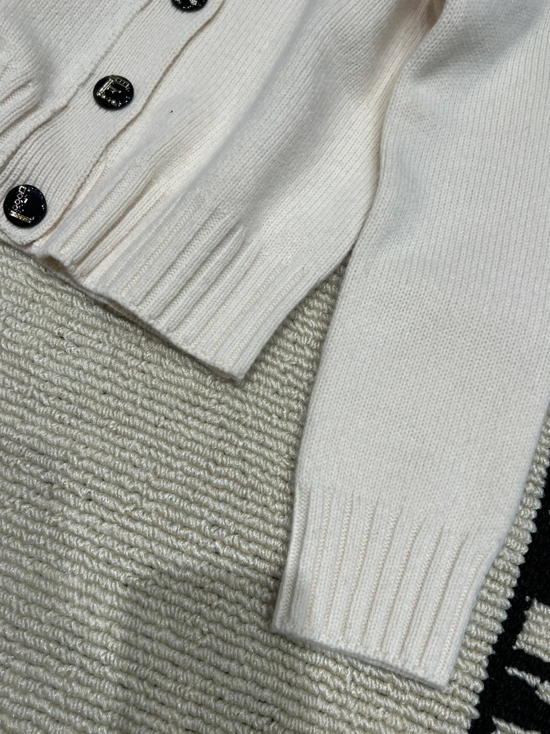 Джемперы И Свитеры Женские Chanel 17476664