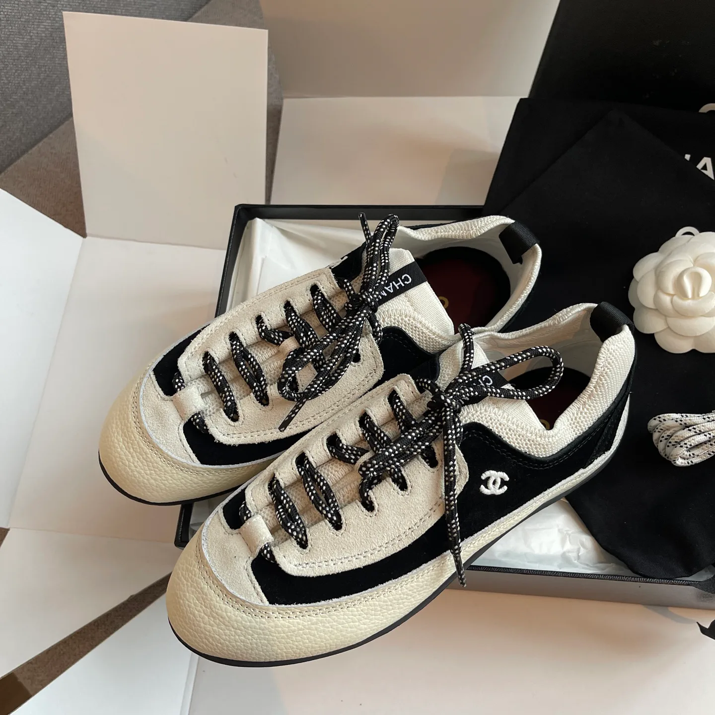 Кроссовки Женские Chanel 17643481