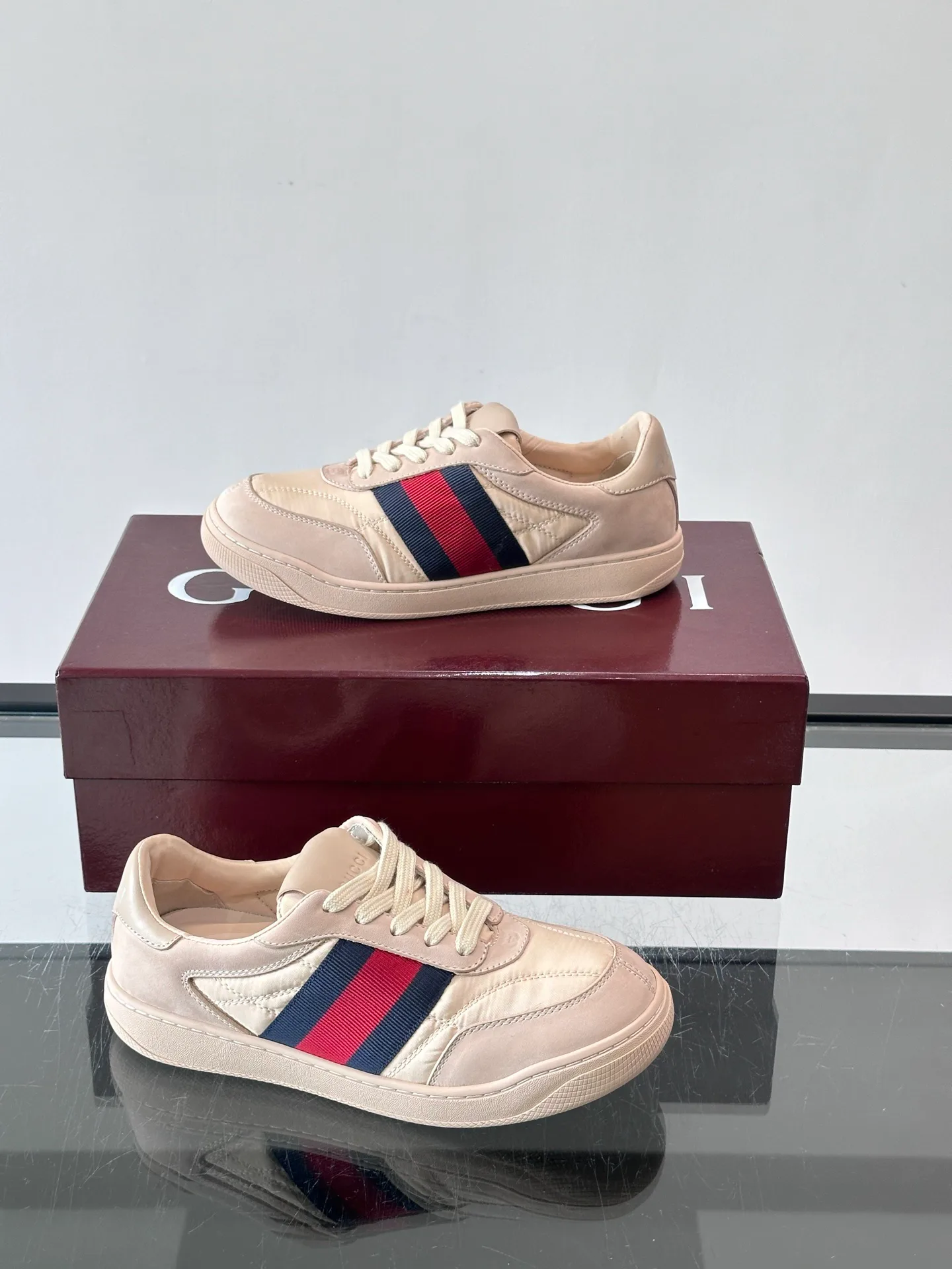 Кроссовки Женские Gucci 18102029