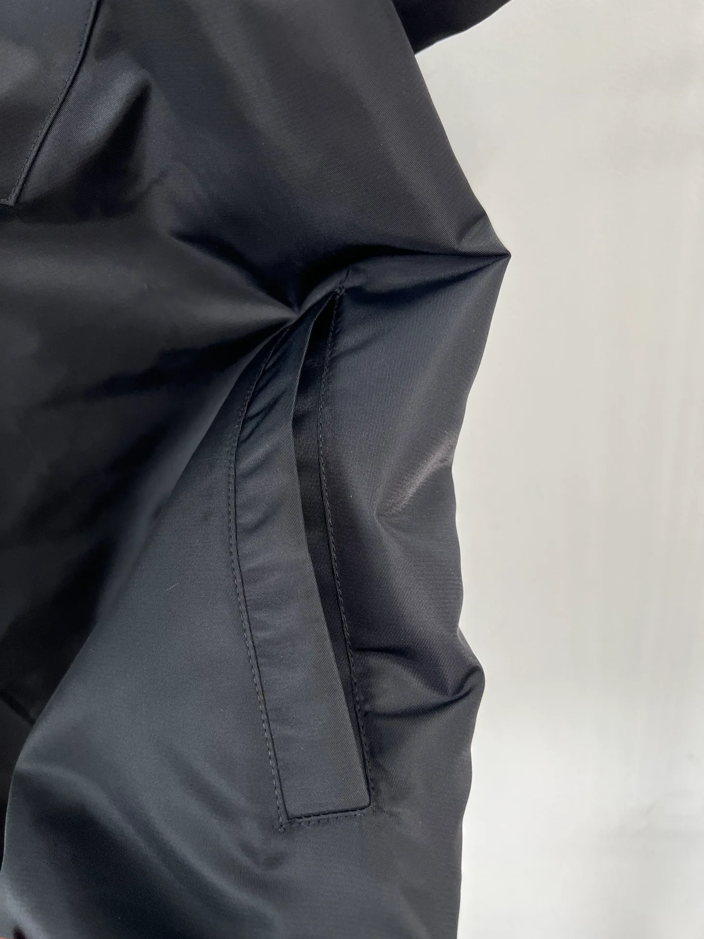 Футболки Женские Prada 10345