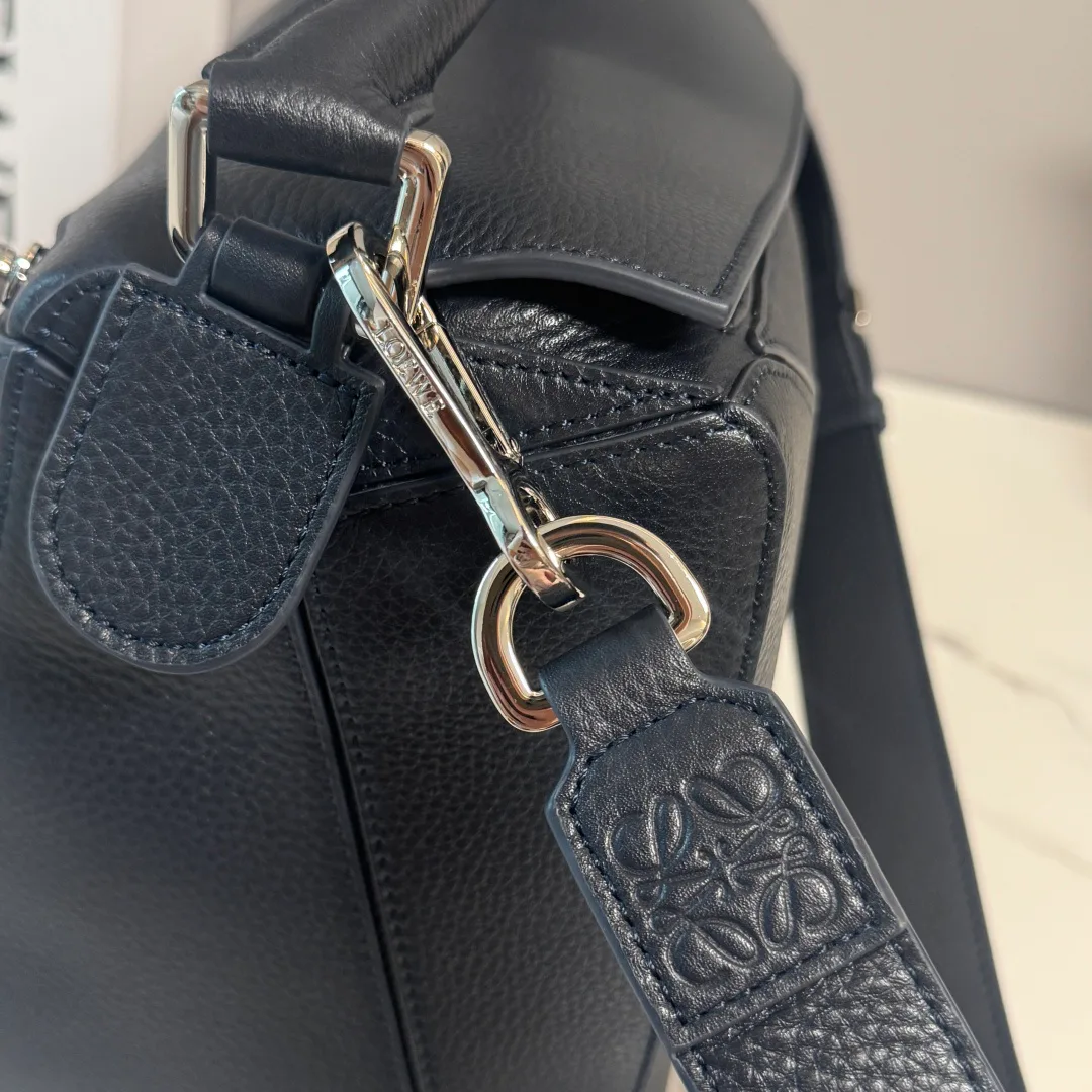 Классические Сумки Женские Loewe 18030341
