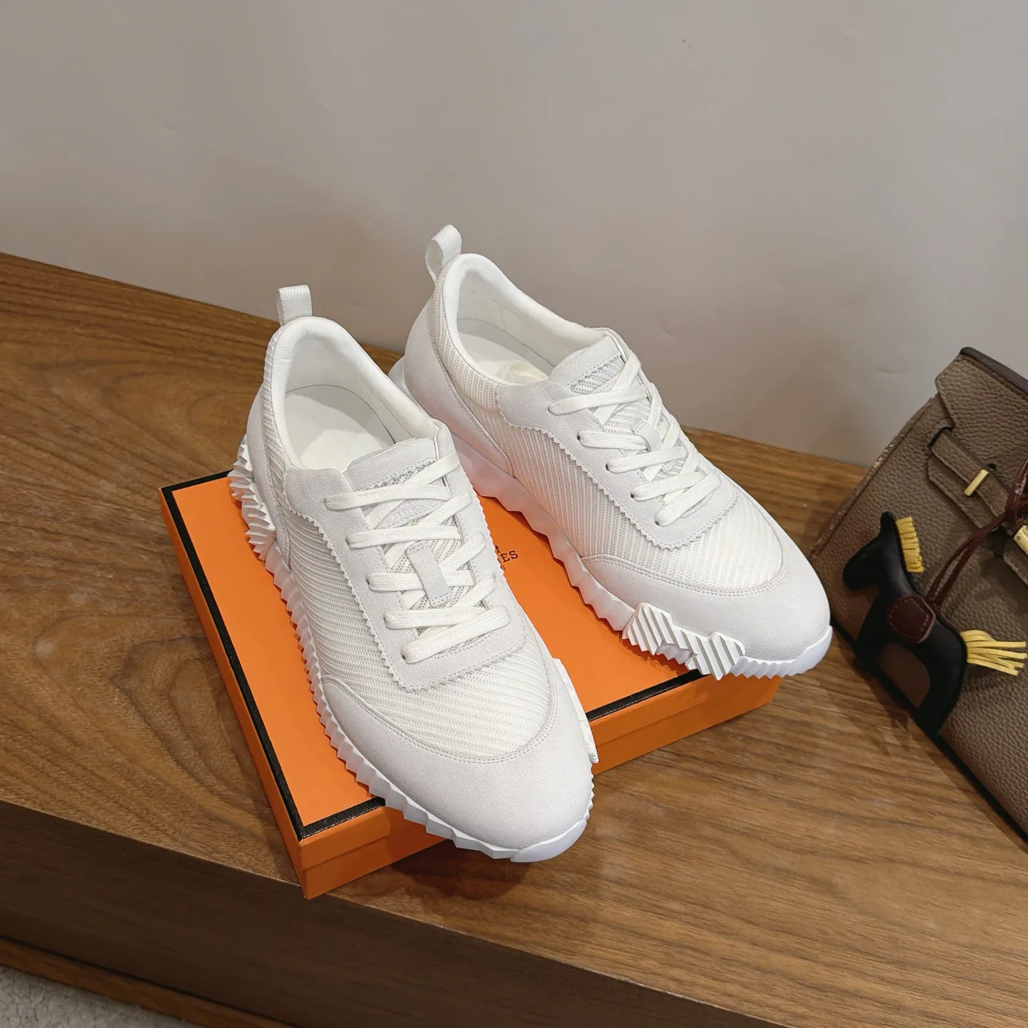 Кроссовки Женские Hermes 17303724