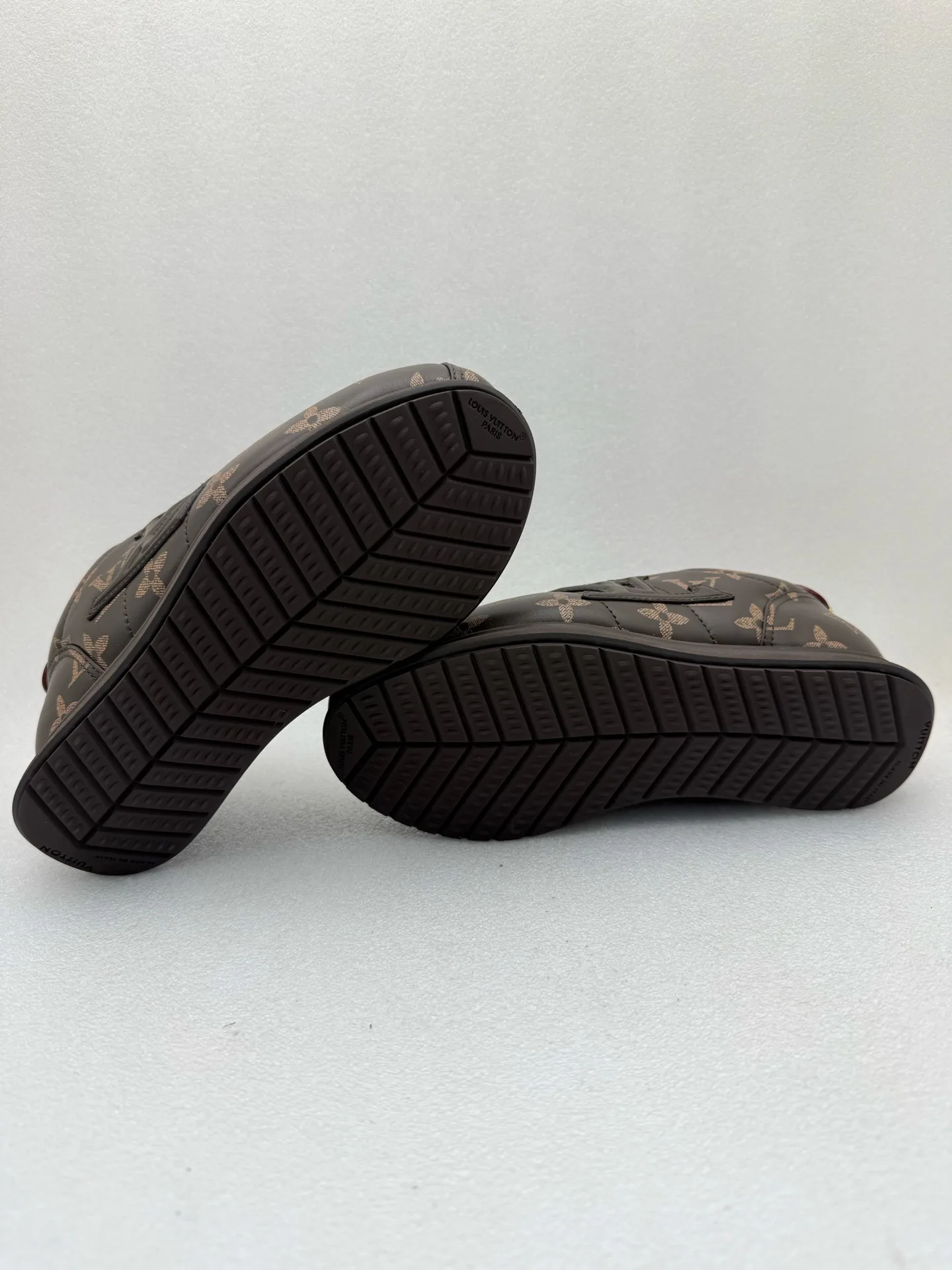Кроссовки Женские Louis Vuitton 11437874