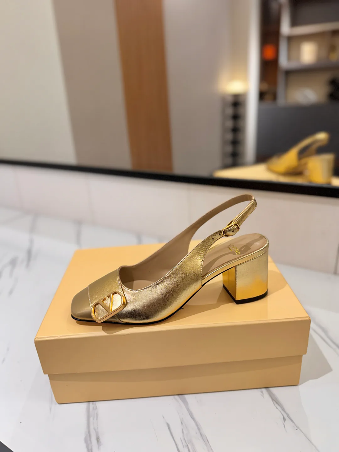 Босоножки Женские Valentino 18134902