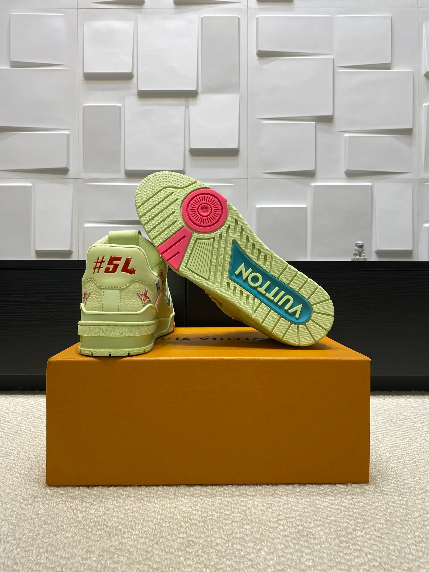 Кроссовки Женские Louis Vuitton 1132320