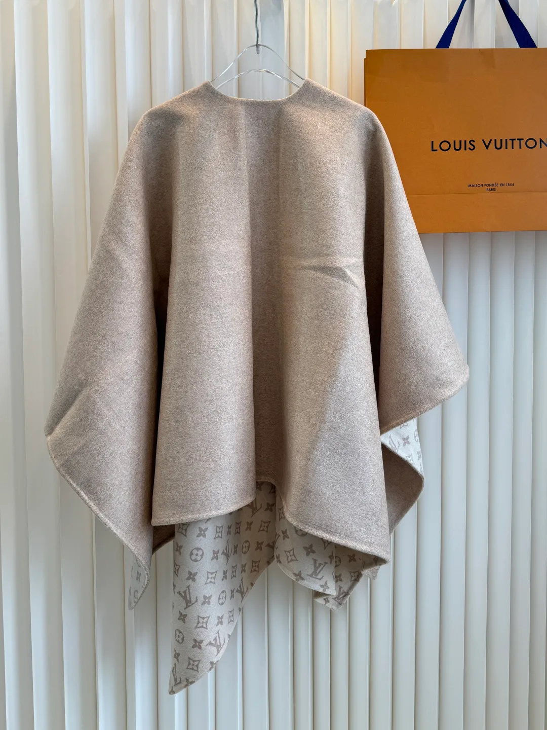 Пальто Женские Louis Vuitton 18763073