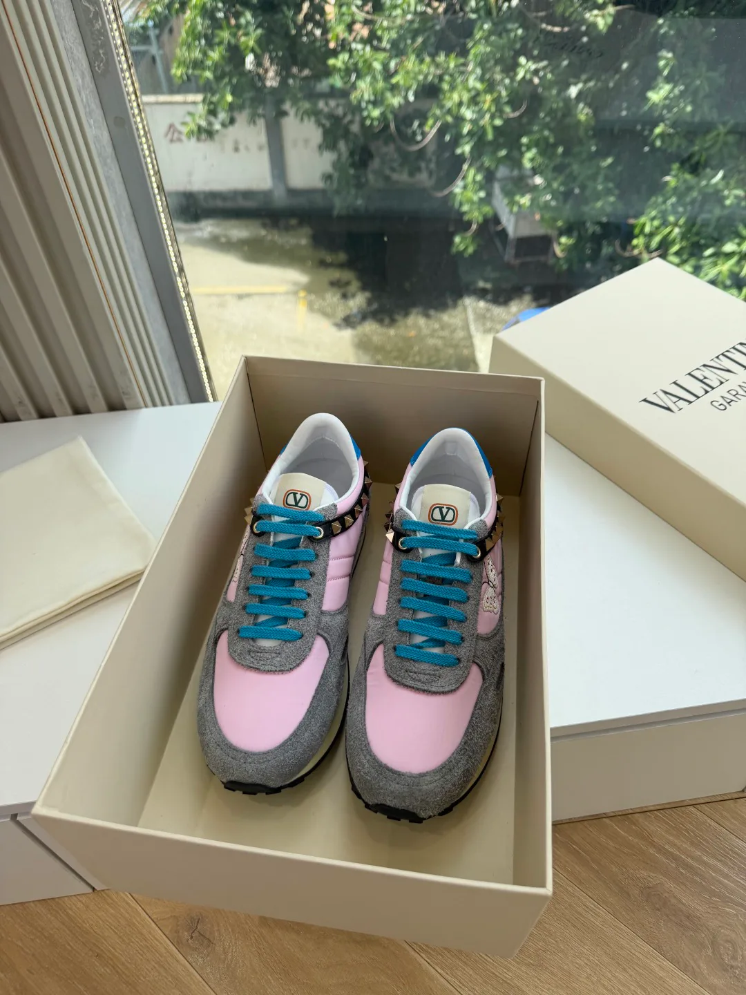 Кроссовки Женские Valentino 18053443