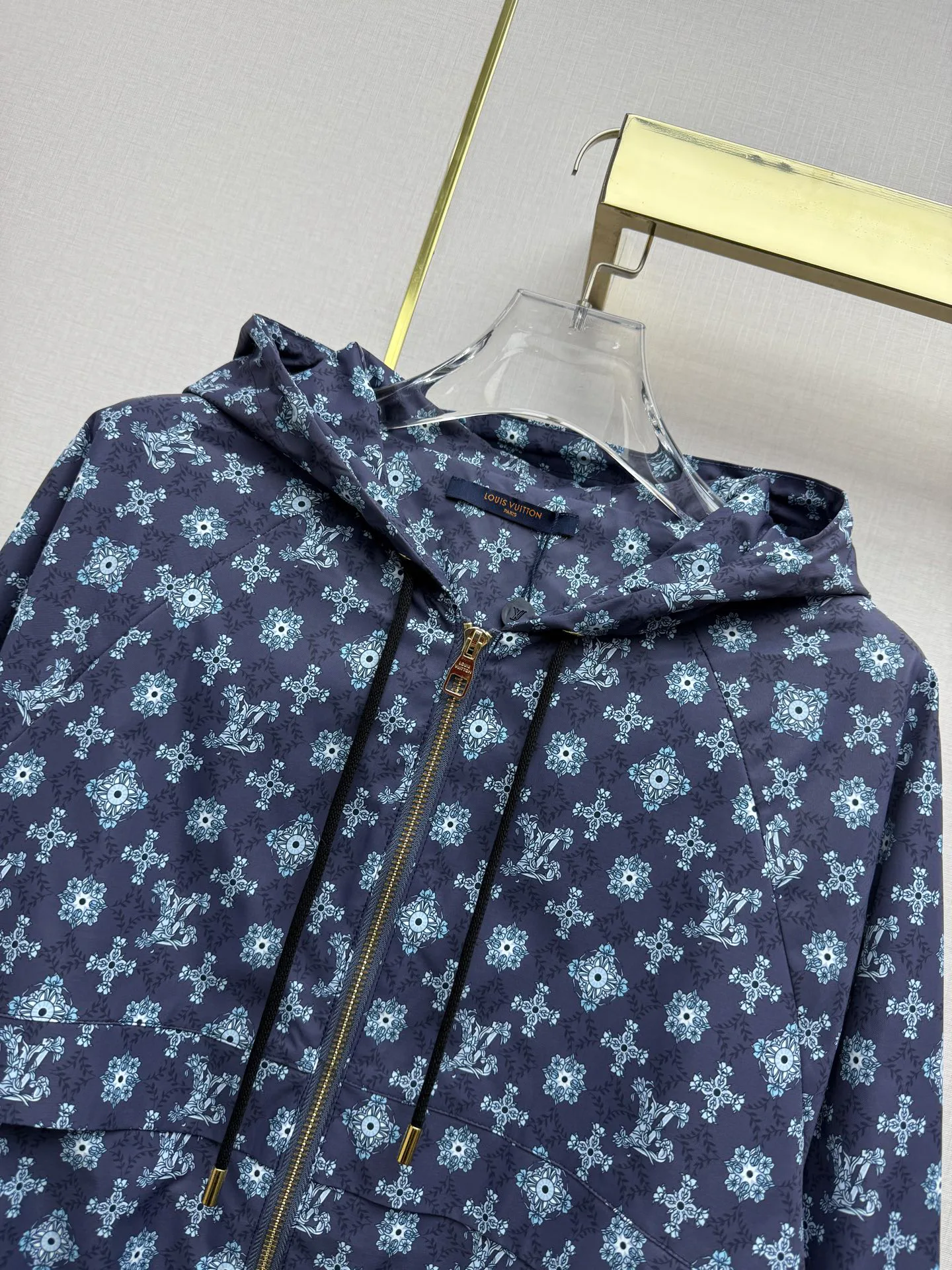 Куртки И Пуховики Женские Louis Vuitton 12868374