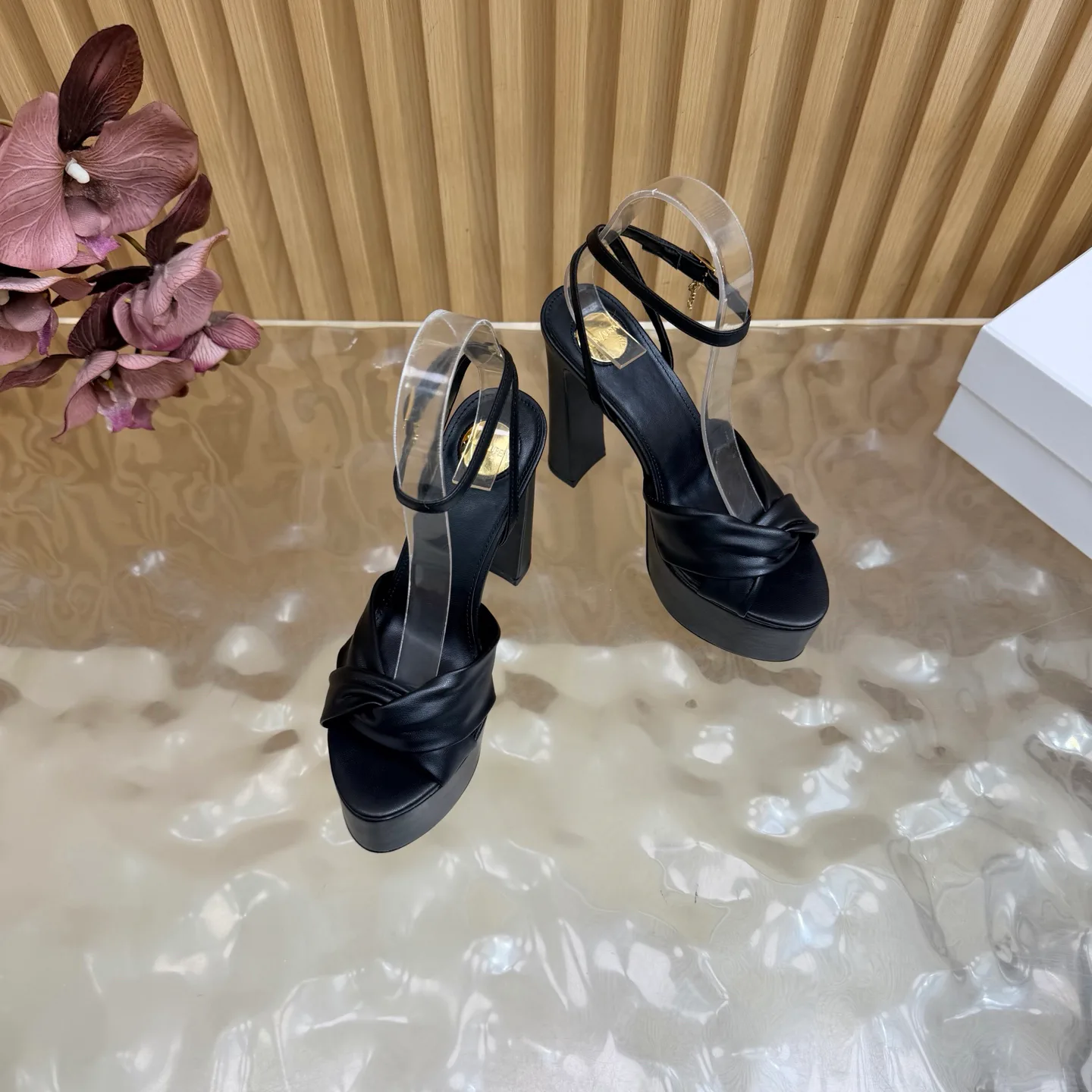 Босоножки Женские Saint Laurent 18235636