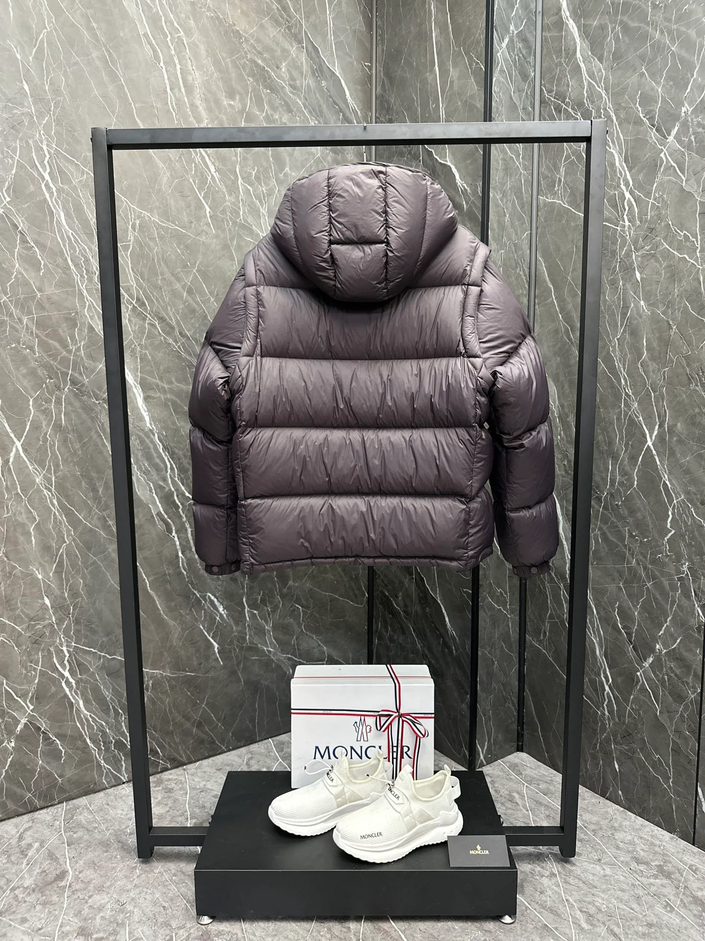 Куртки И Пуховики Женские Moncler 18609612