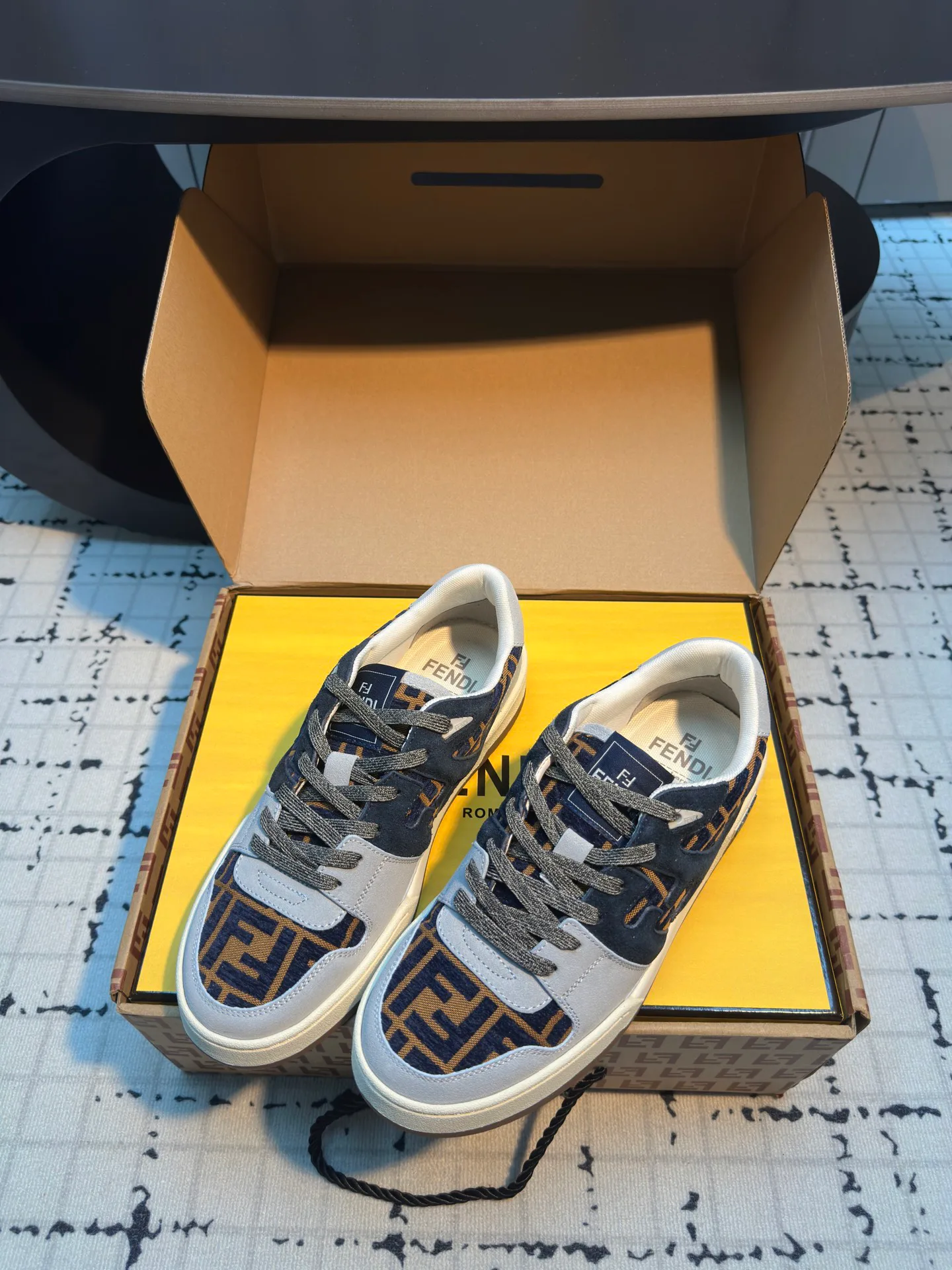 Кроссовки Женские Fendi 22203