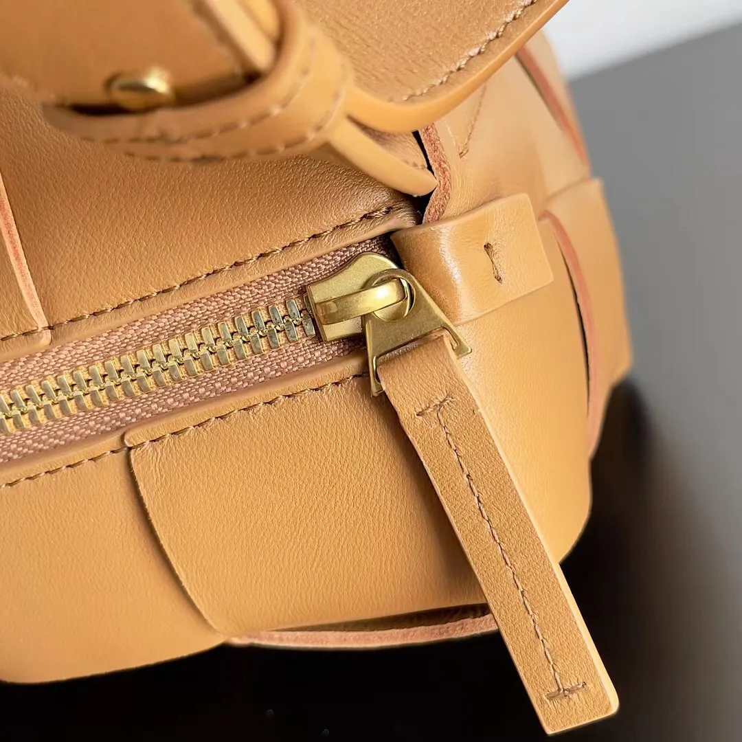 Сумки На Ремне Женские Bottega Veneta 11922463