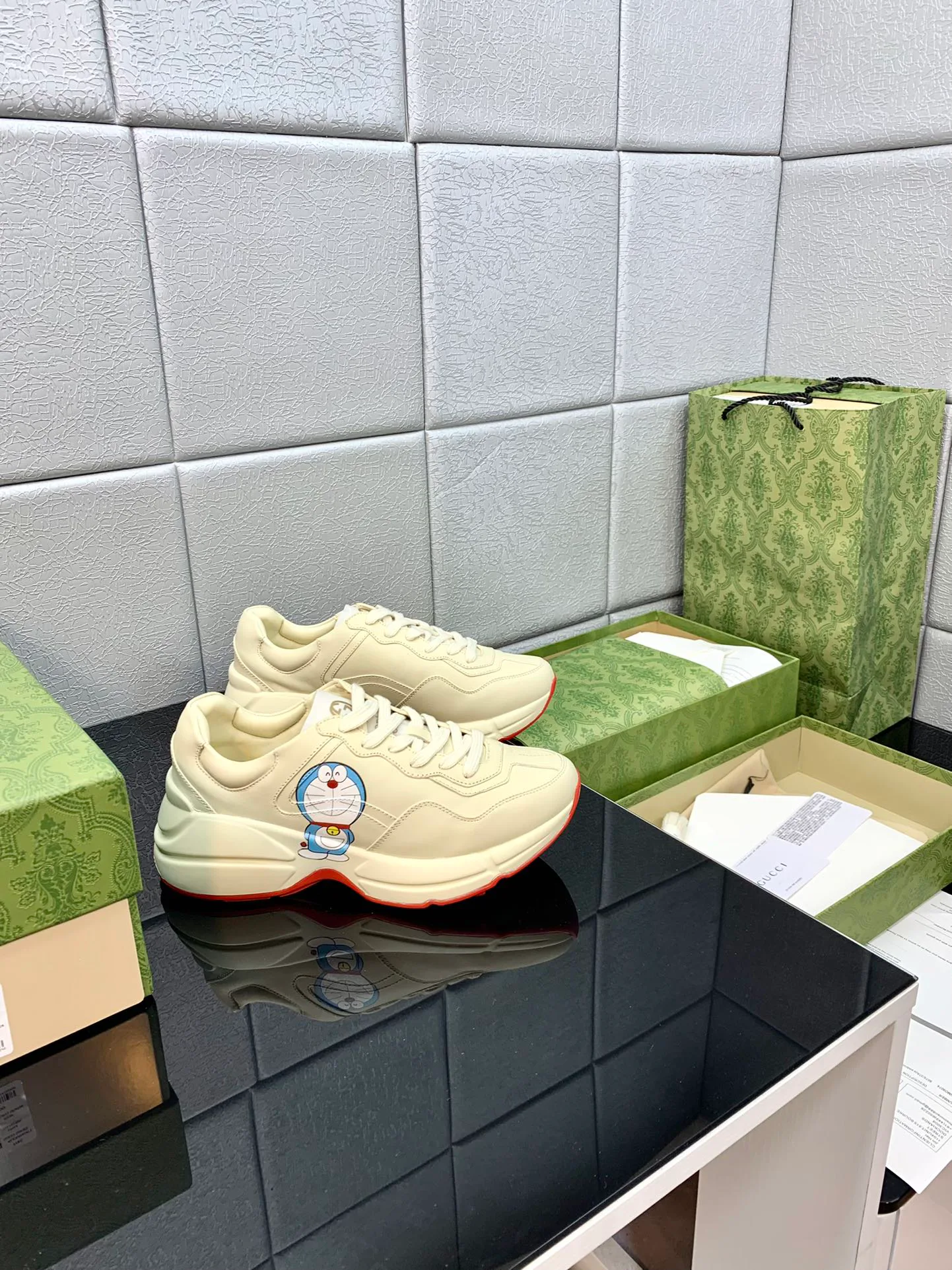 Кроссовки Женские Gucci 13080126