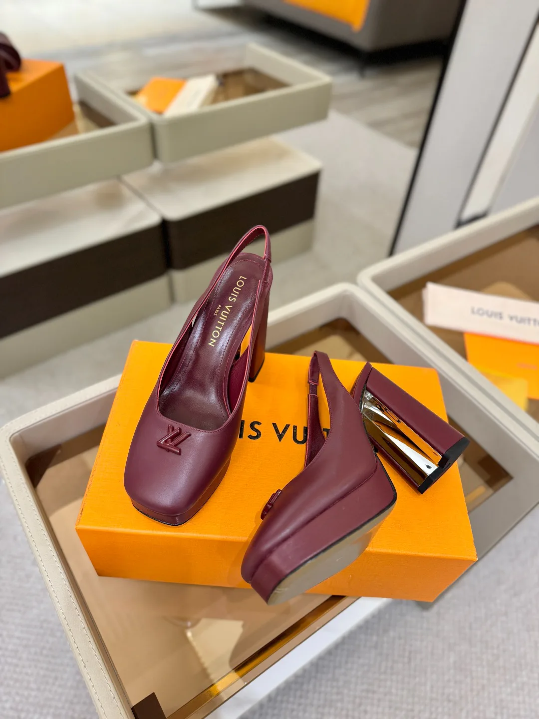 Туфли Женские Louis Vuitton 10910194