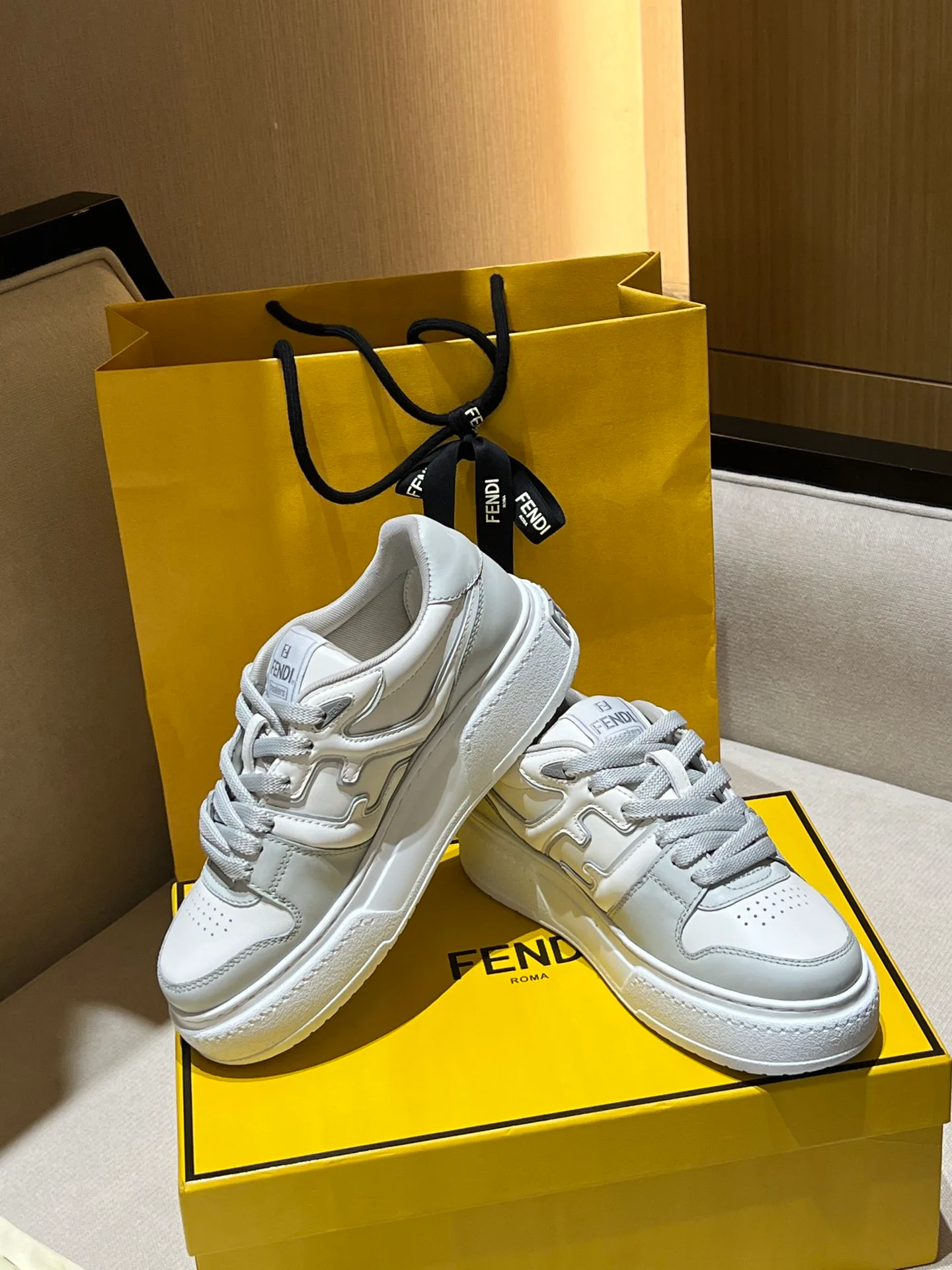Кроссовки Женские Fendi 197197