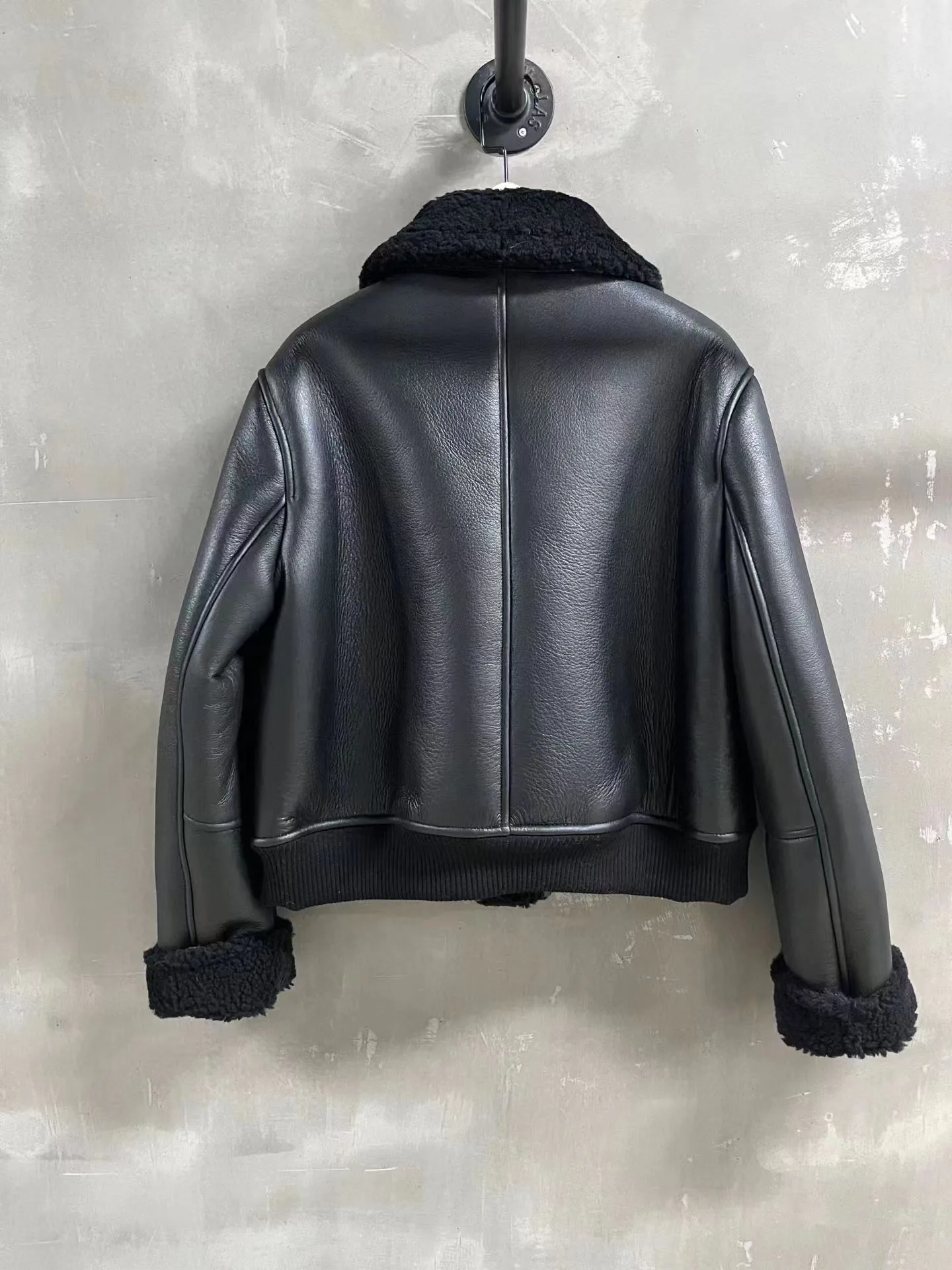 Кожаные Куртки И Дублёнки Женские Chanel 204334