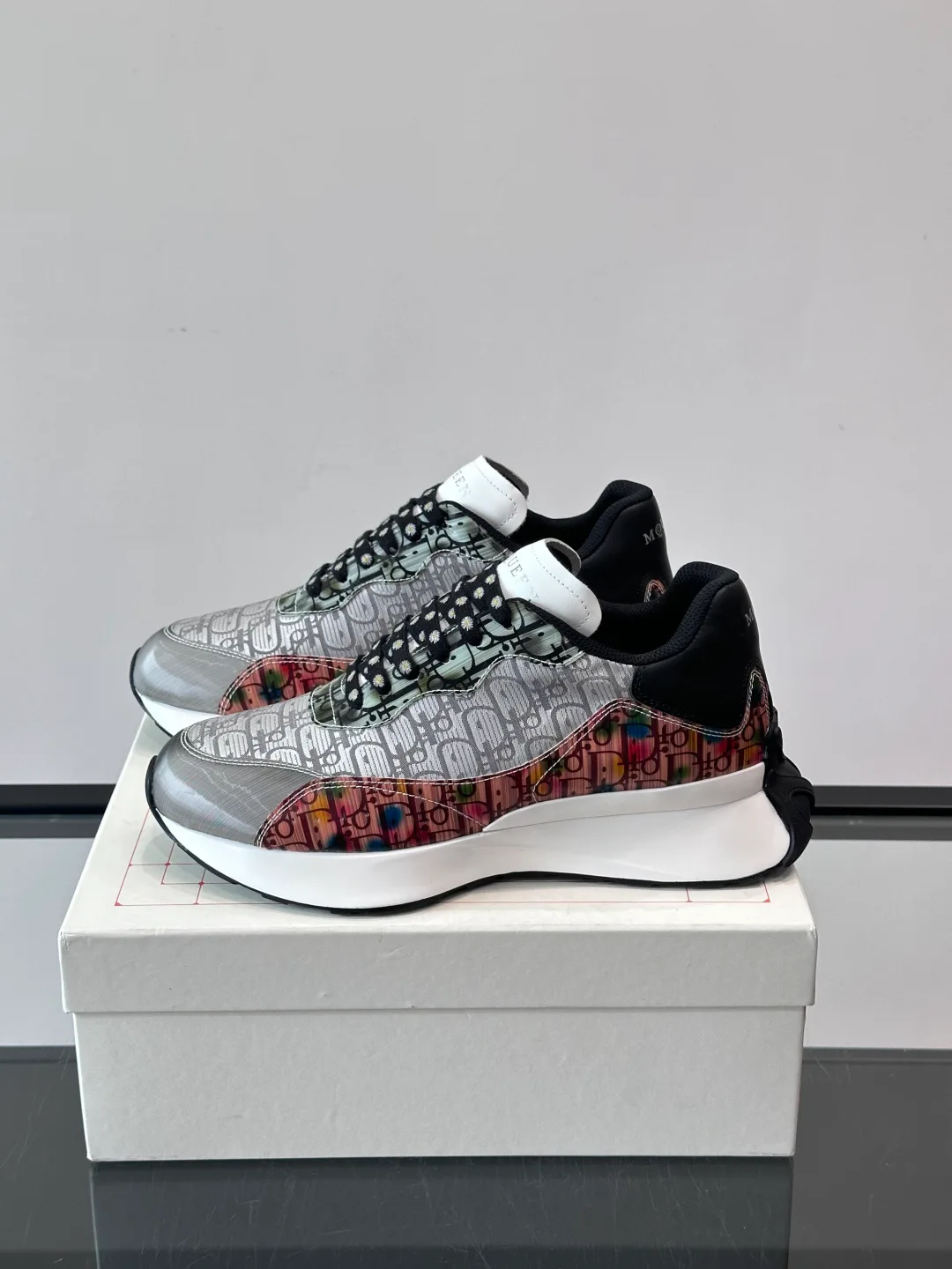 Кроссовки Женские Alexander Mcqueen 450179