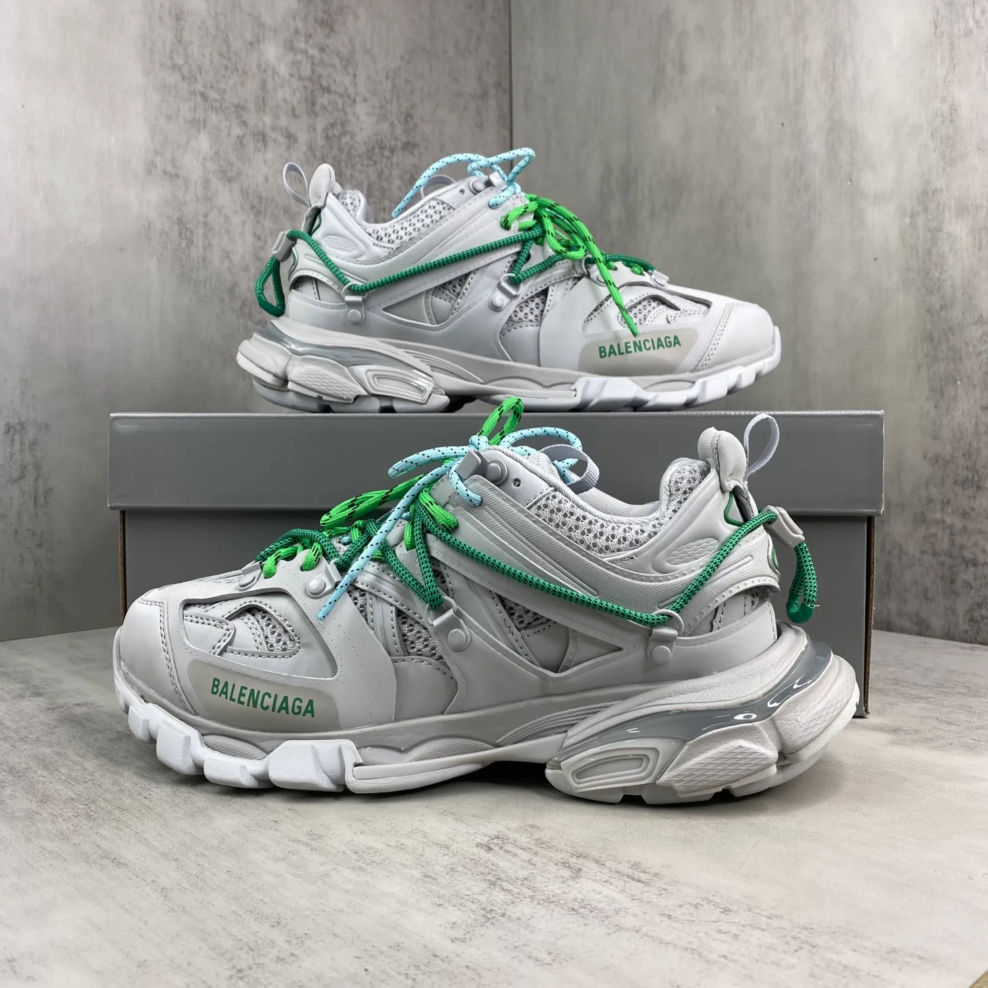 Кроссовки Женские Balenciaga 11705510