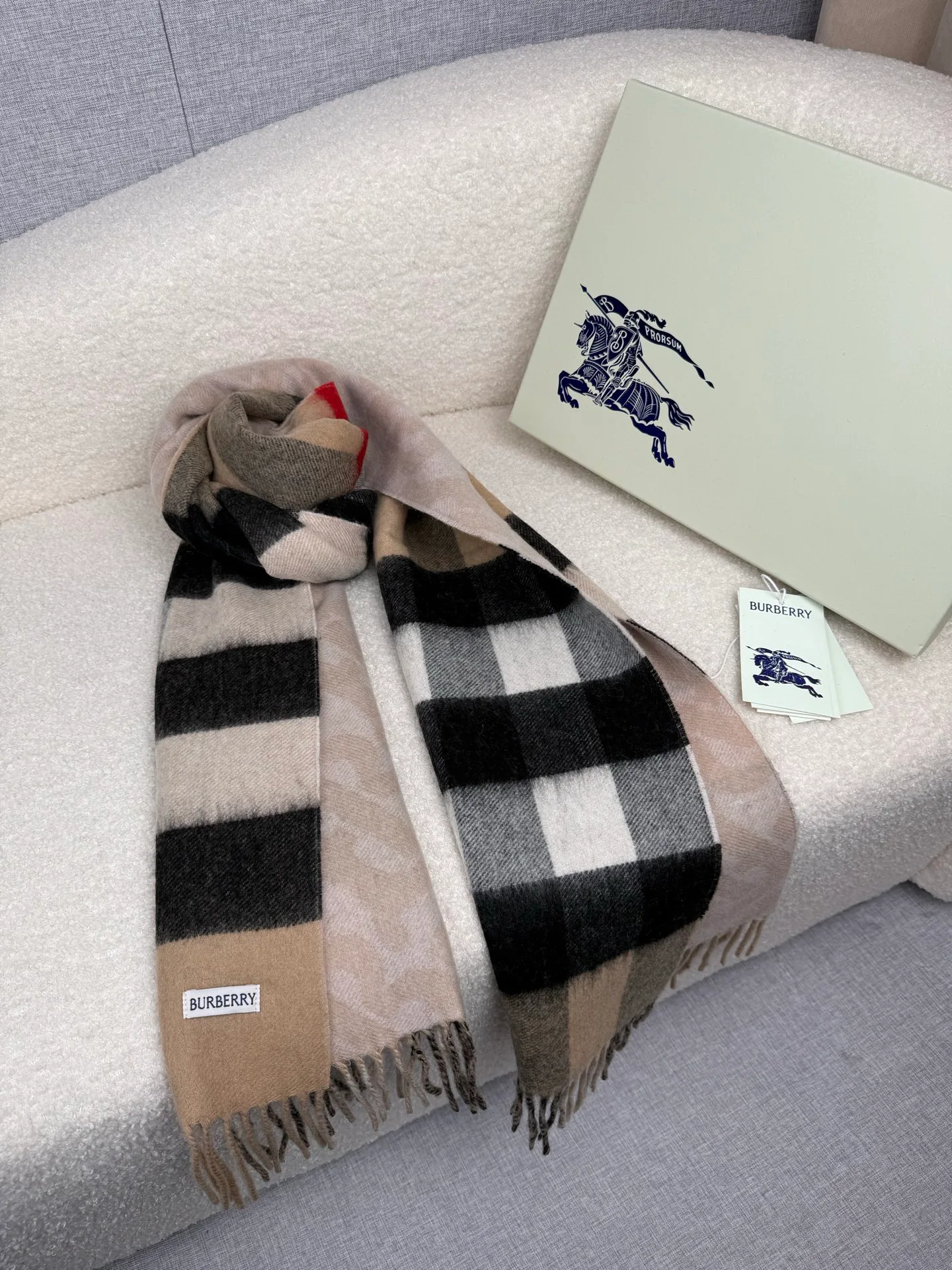 Шарфы Burberry 5901036