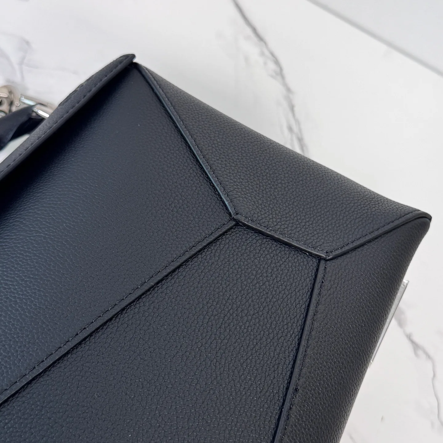 Классические Сумки Женские Loewe 18030346
