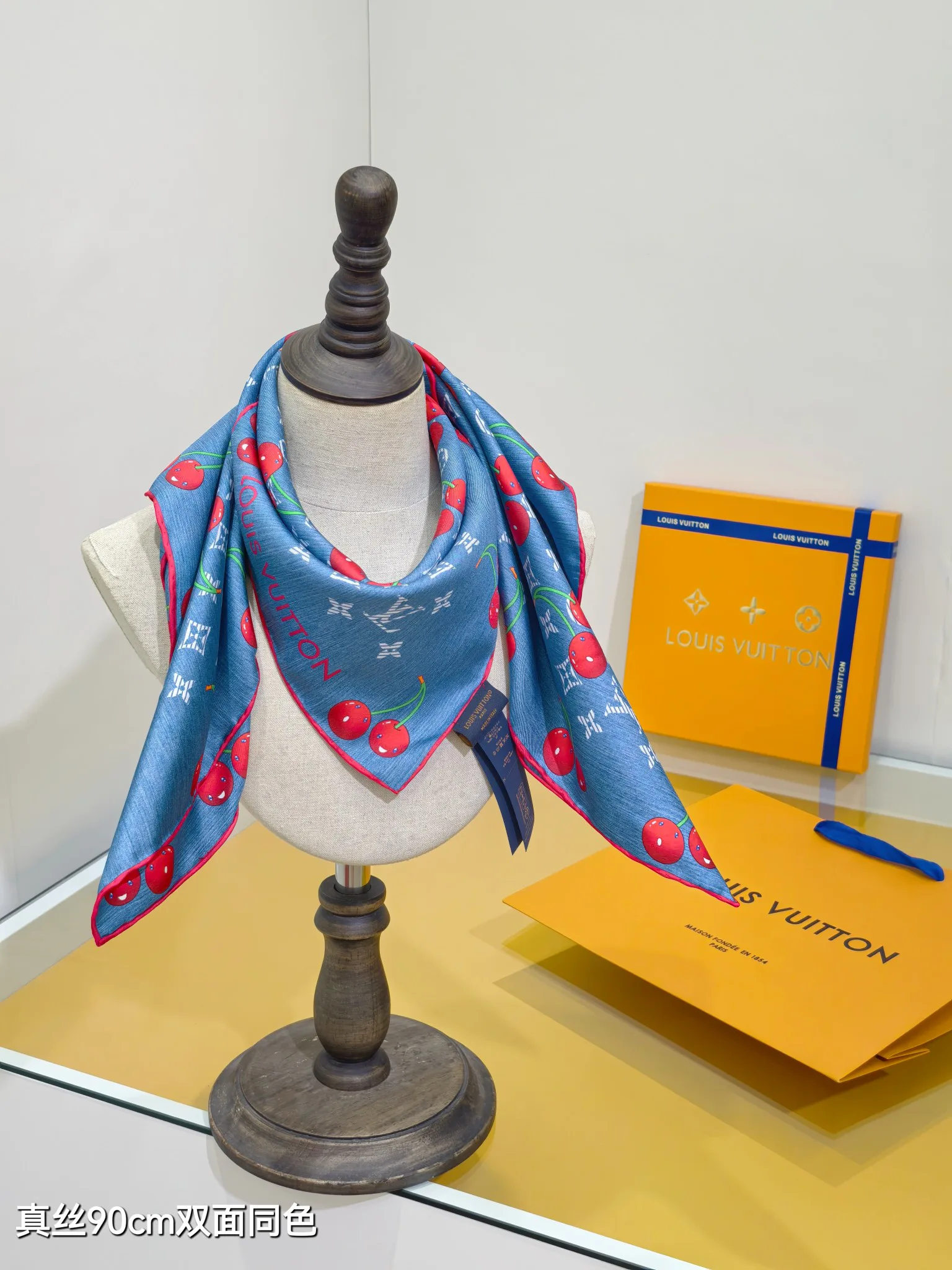 Текстиль Louis Vuitton 13581170