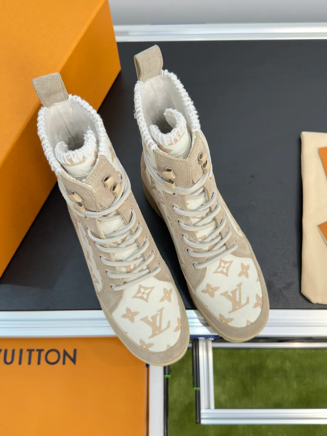 Ботинки Женские Louis Vuitton 18741622