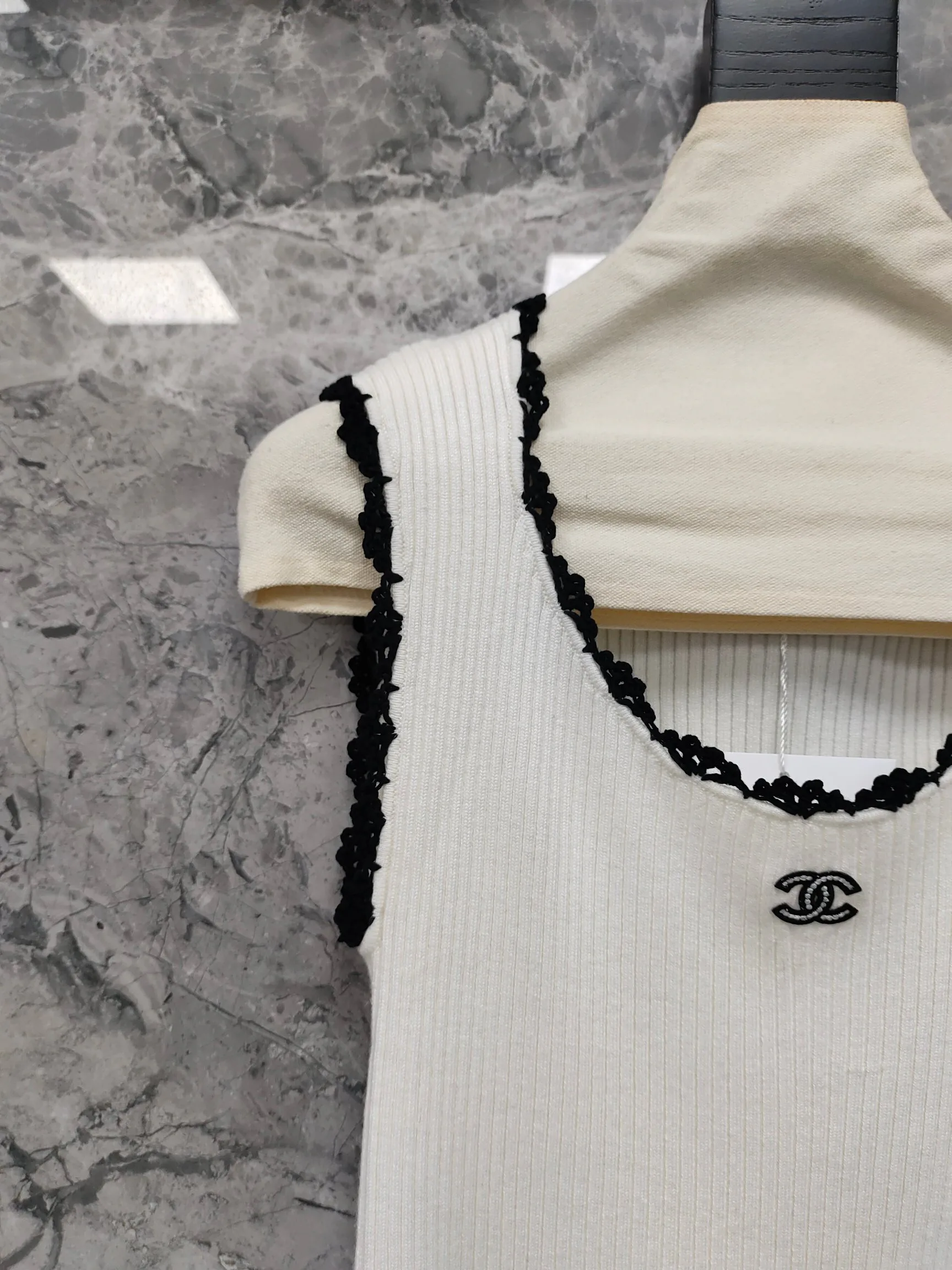 Жилеты Женские Chanel 13314365