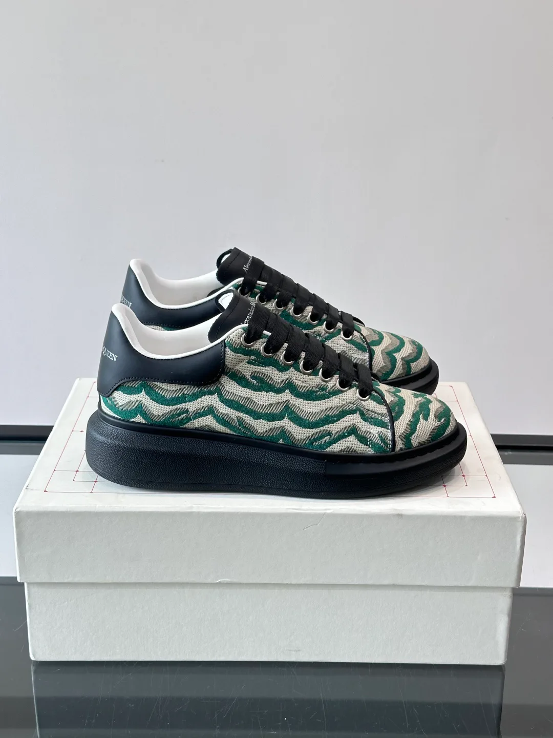 Кроссовки Женские Alexander Mcqueen 11170734