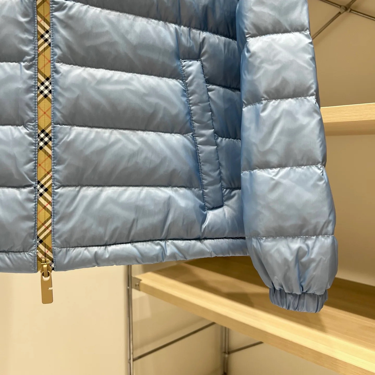 Куртки И Пуховики Женские Burberry 18110900