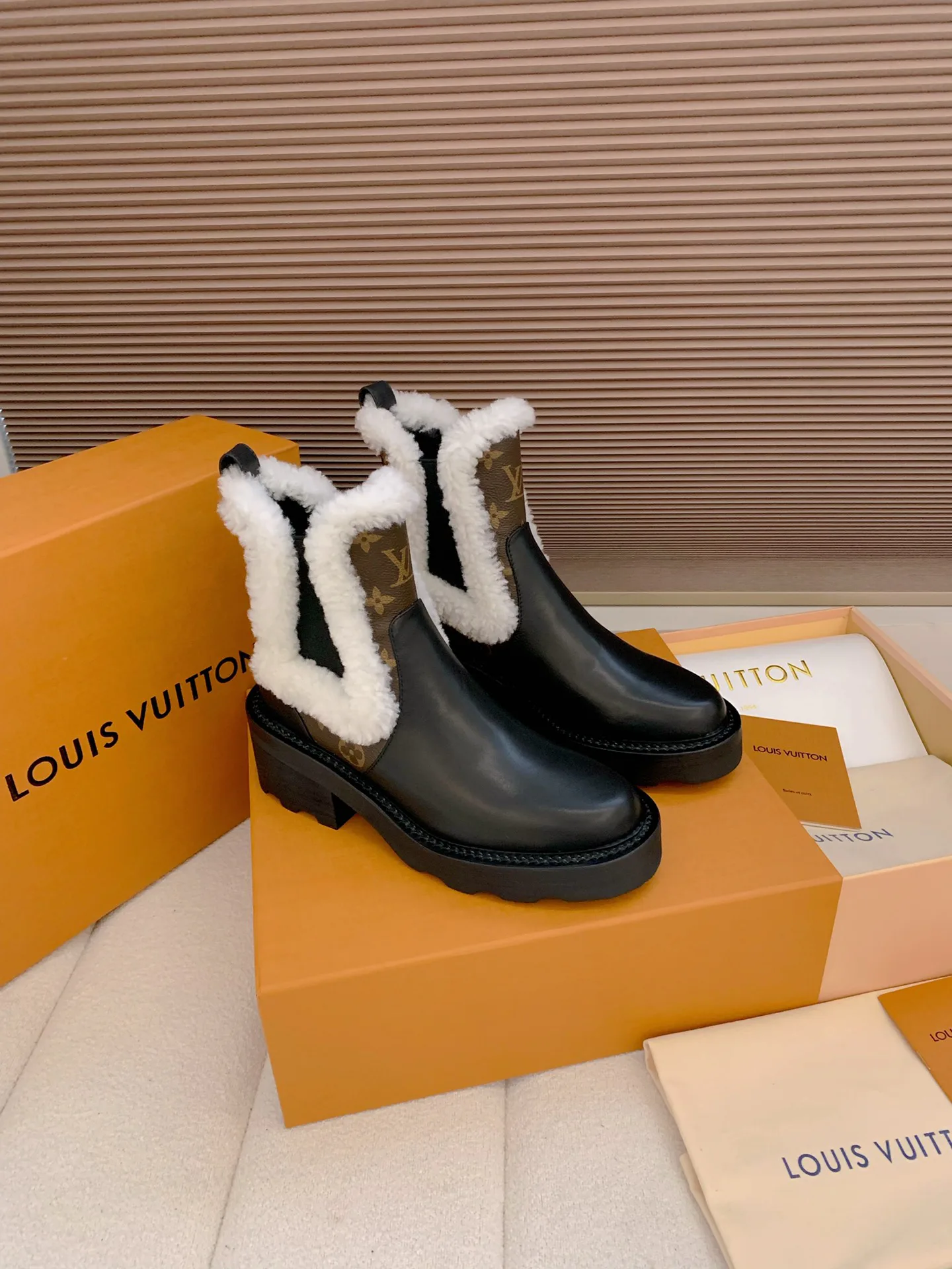 Ботинки Женские Louis Vuitton 18703274