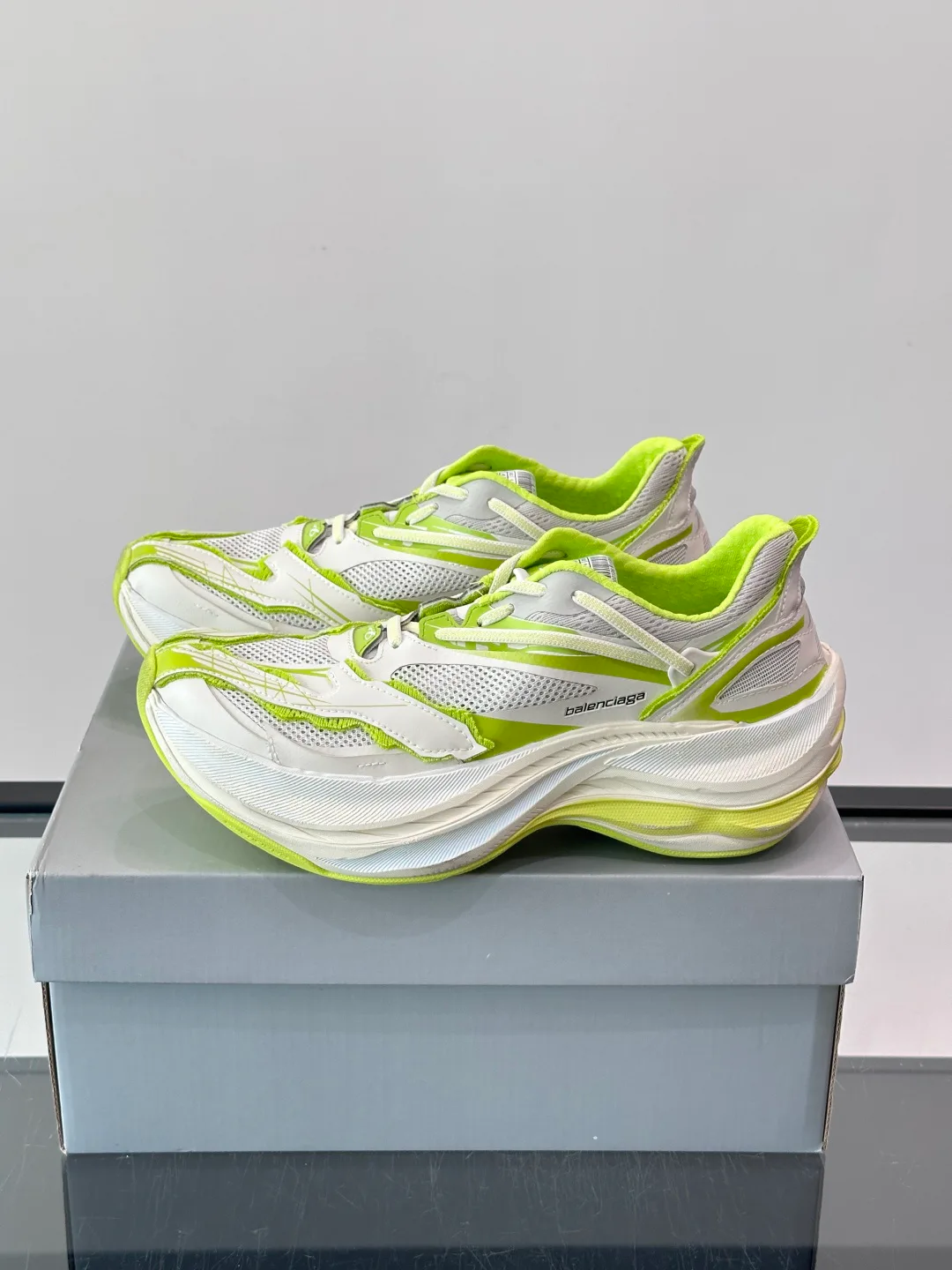 Кроссовки Женские Balenciaga 17649836