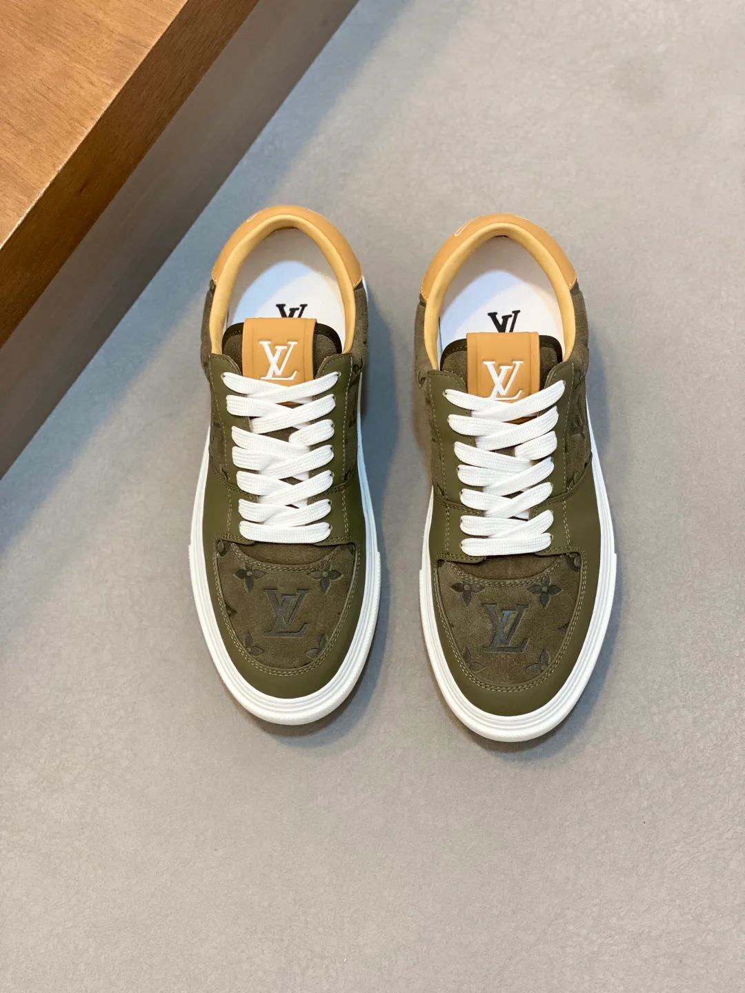 Кроссовки Мужские Louis Vuitton 19054359