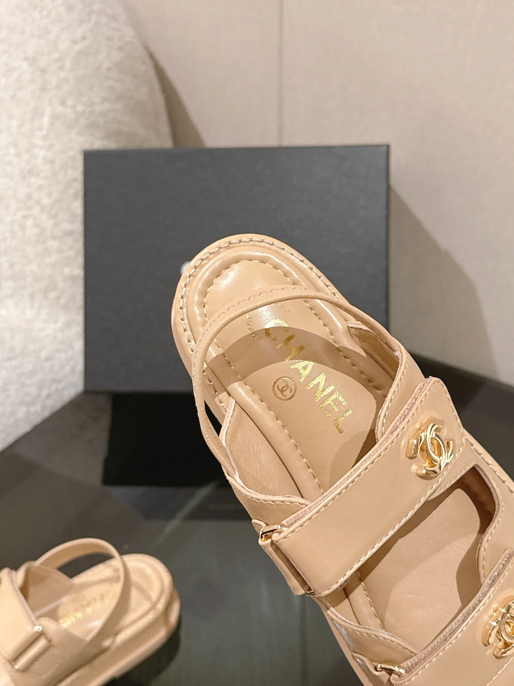 Сандалии Женские Chanel 13571424