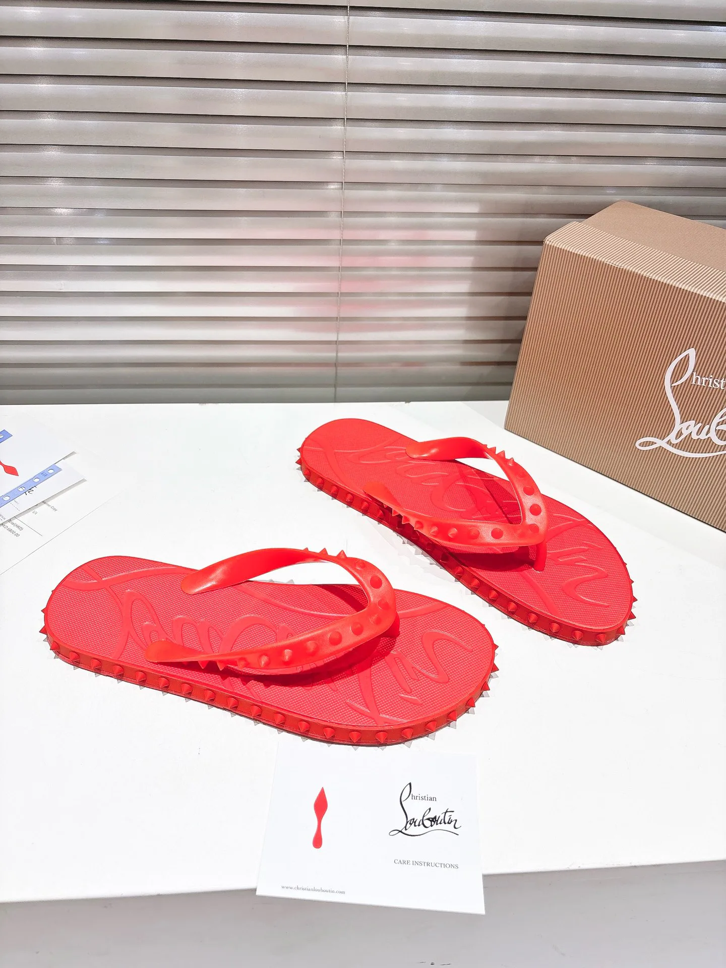 Шлепанцы Женские Christian Louboutin 17604586