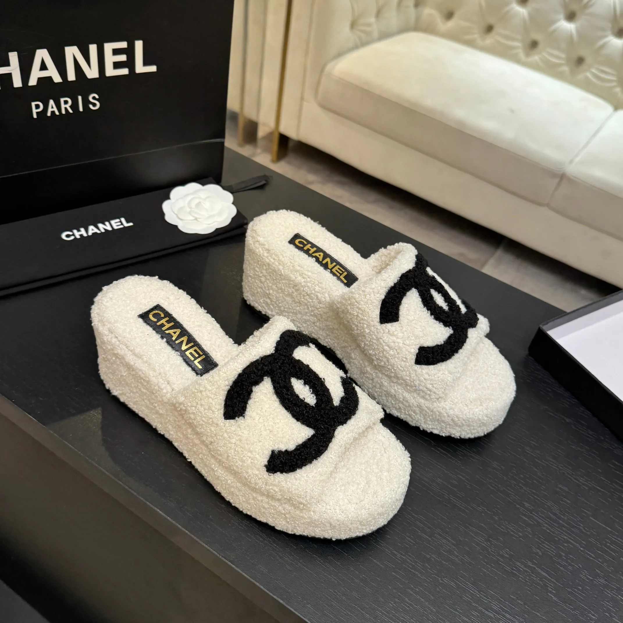 Тапочки Женские Chanel 18500996