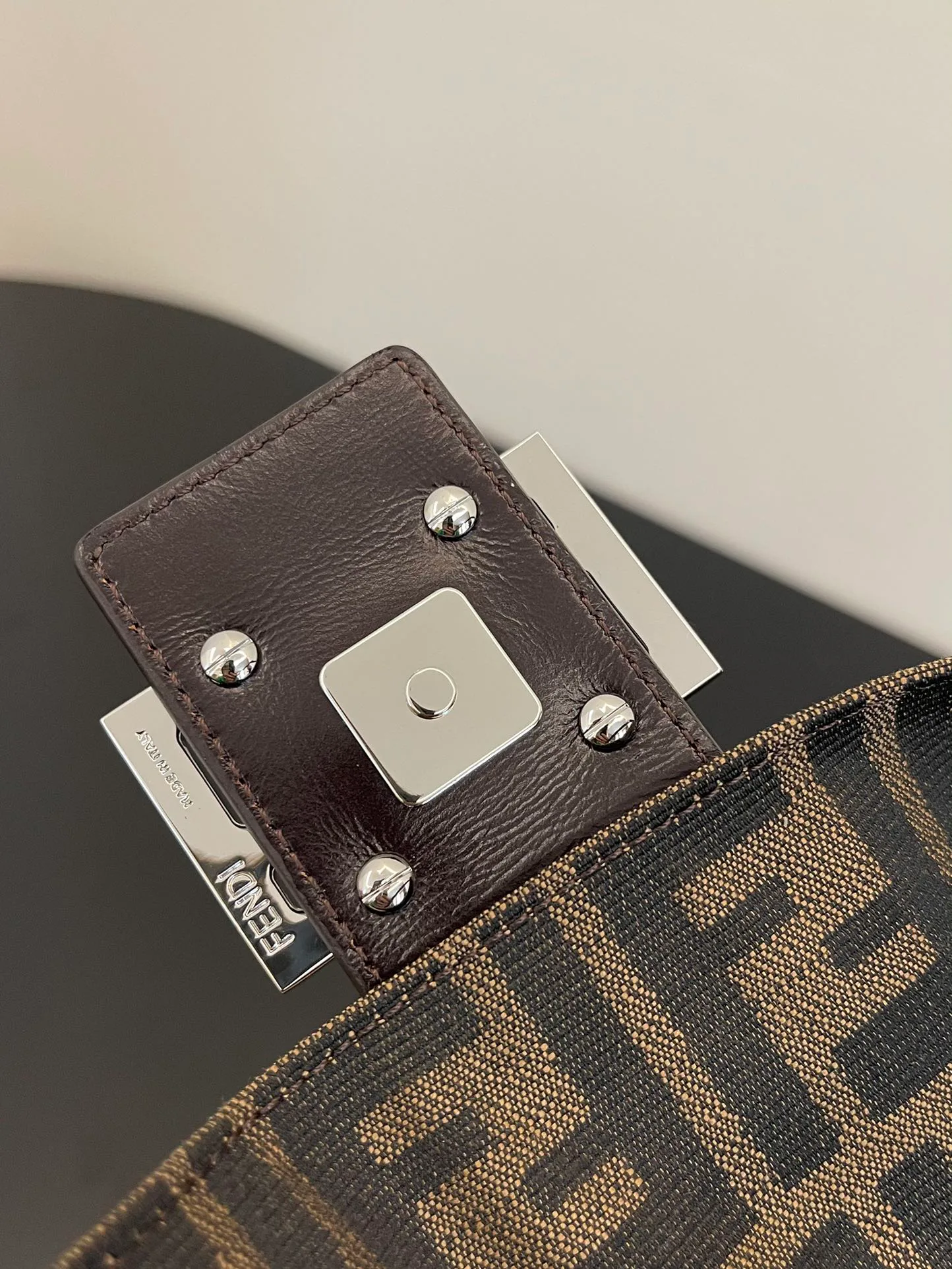 Классические Сумки Женские Fendi 10644790