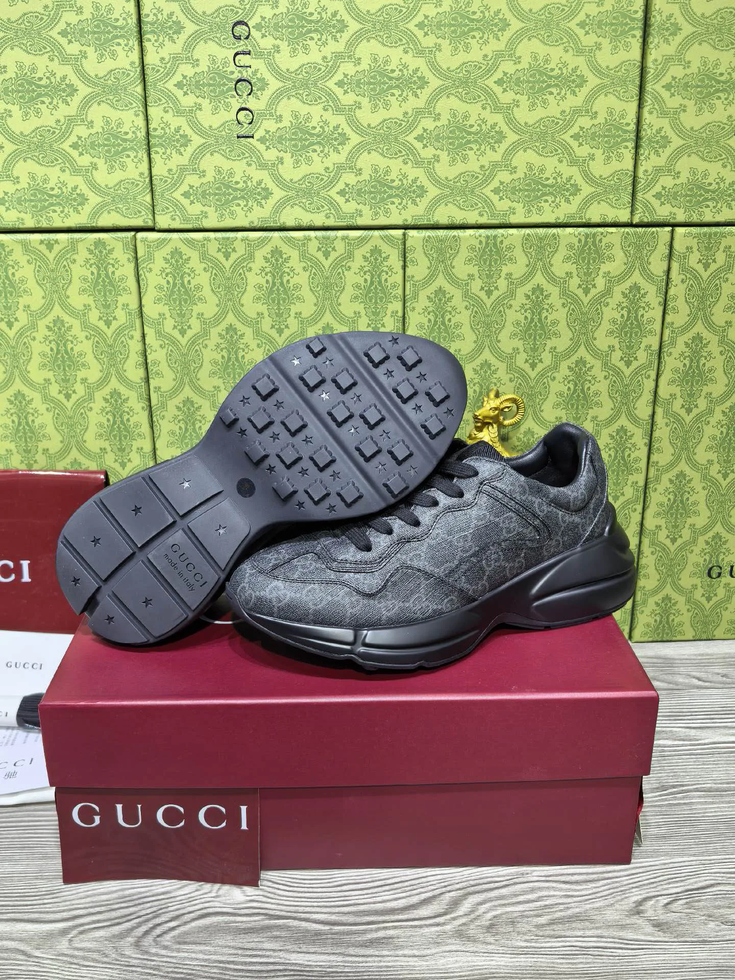 Кроссовки Женские Gucci 18039949