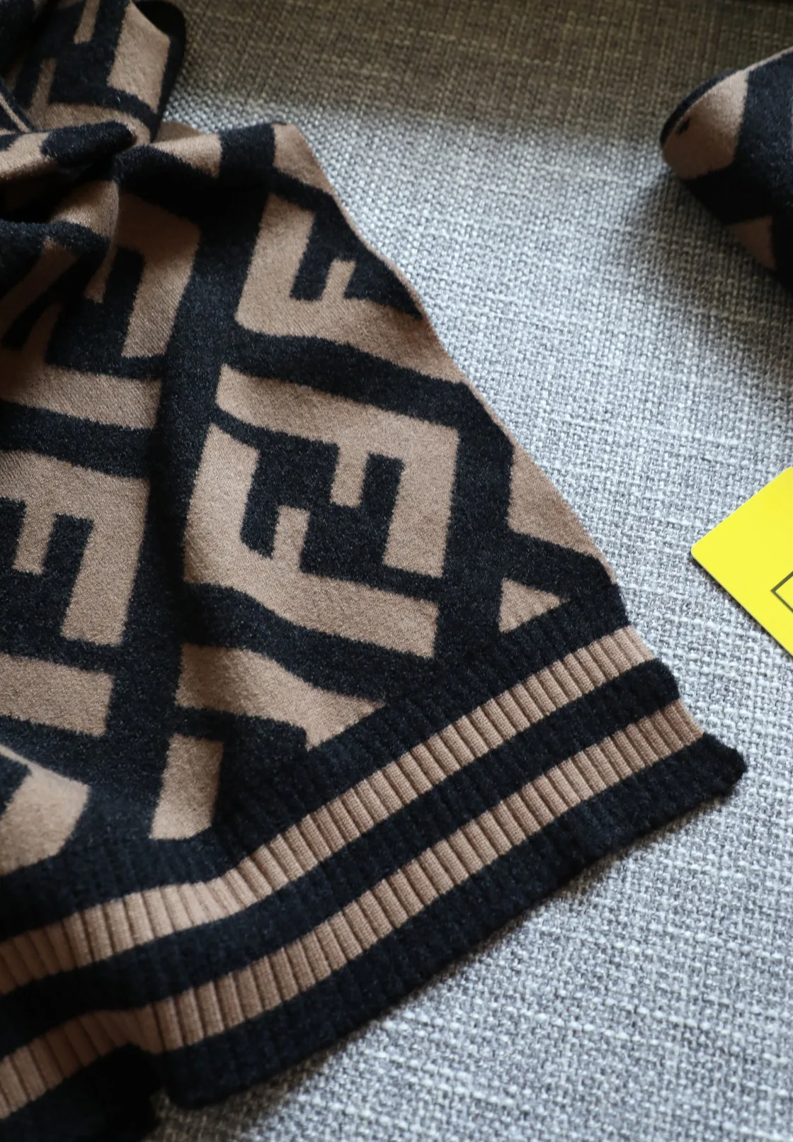 Шарфы Fendi 240507