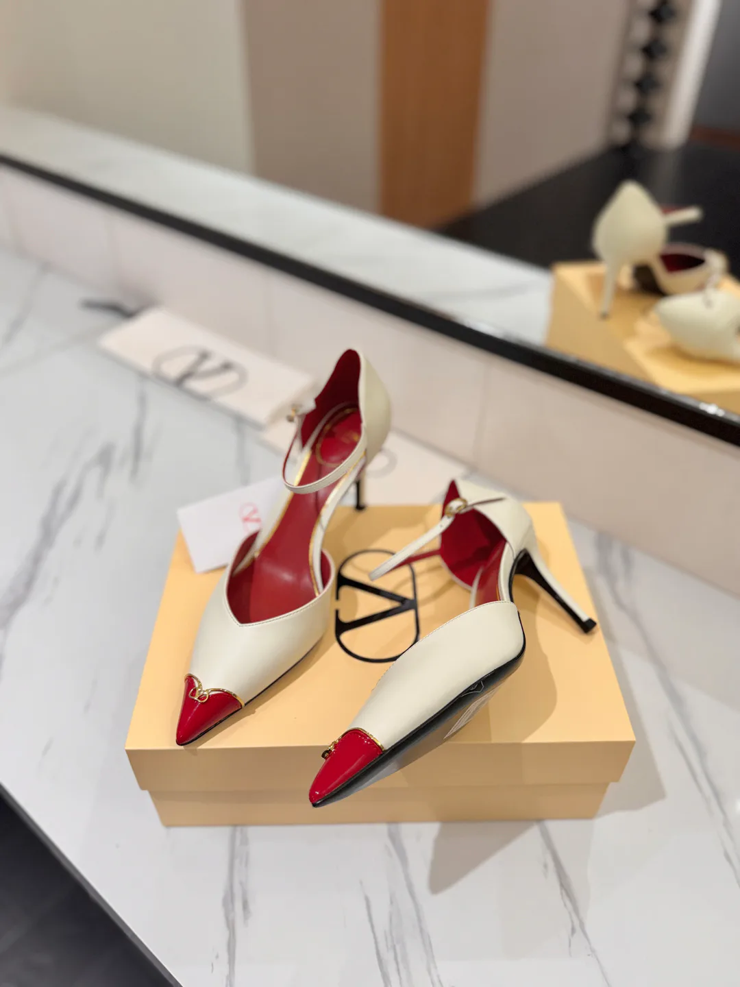 Босоножки Женские Valentino 18134971