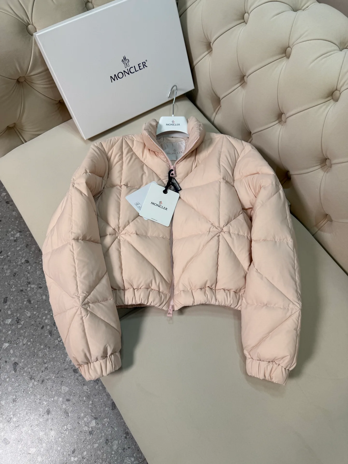 Куртки И Пуховики Женские Moncler 18825228