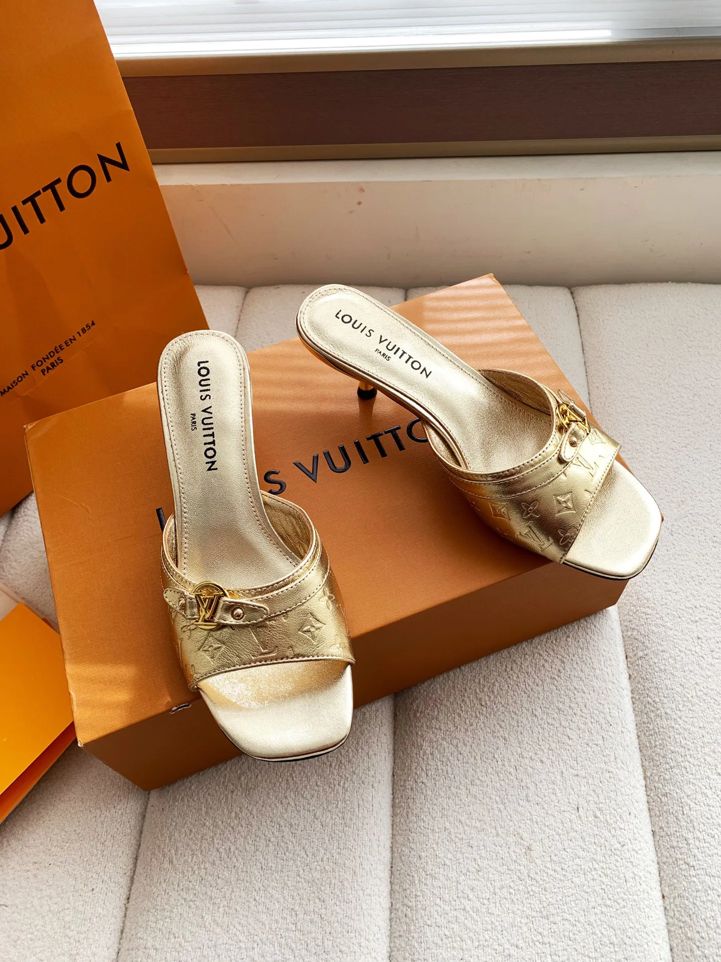 Босоножки Женские Louis Vuitton 10461975