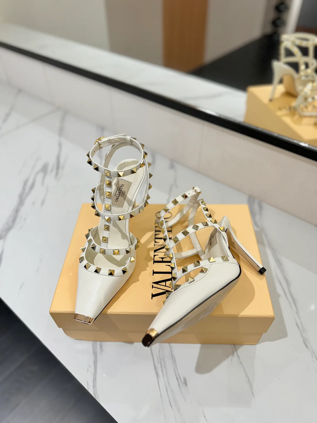Босоножки Женские Valentino 17366646