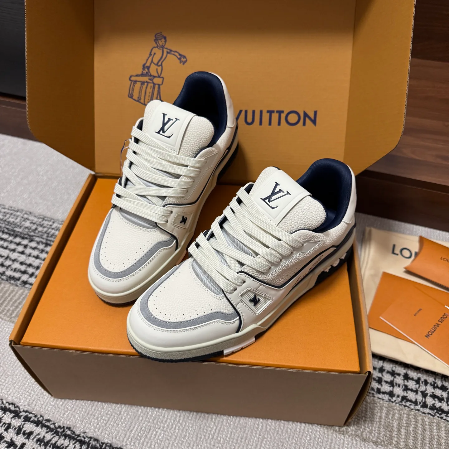 Кроссовки Женские Louis Vuitton 1546783