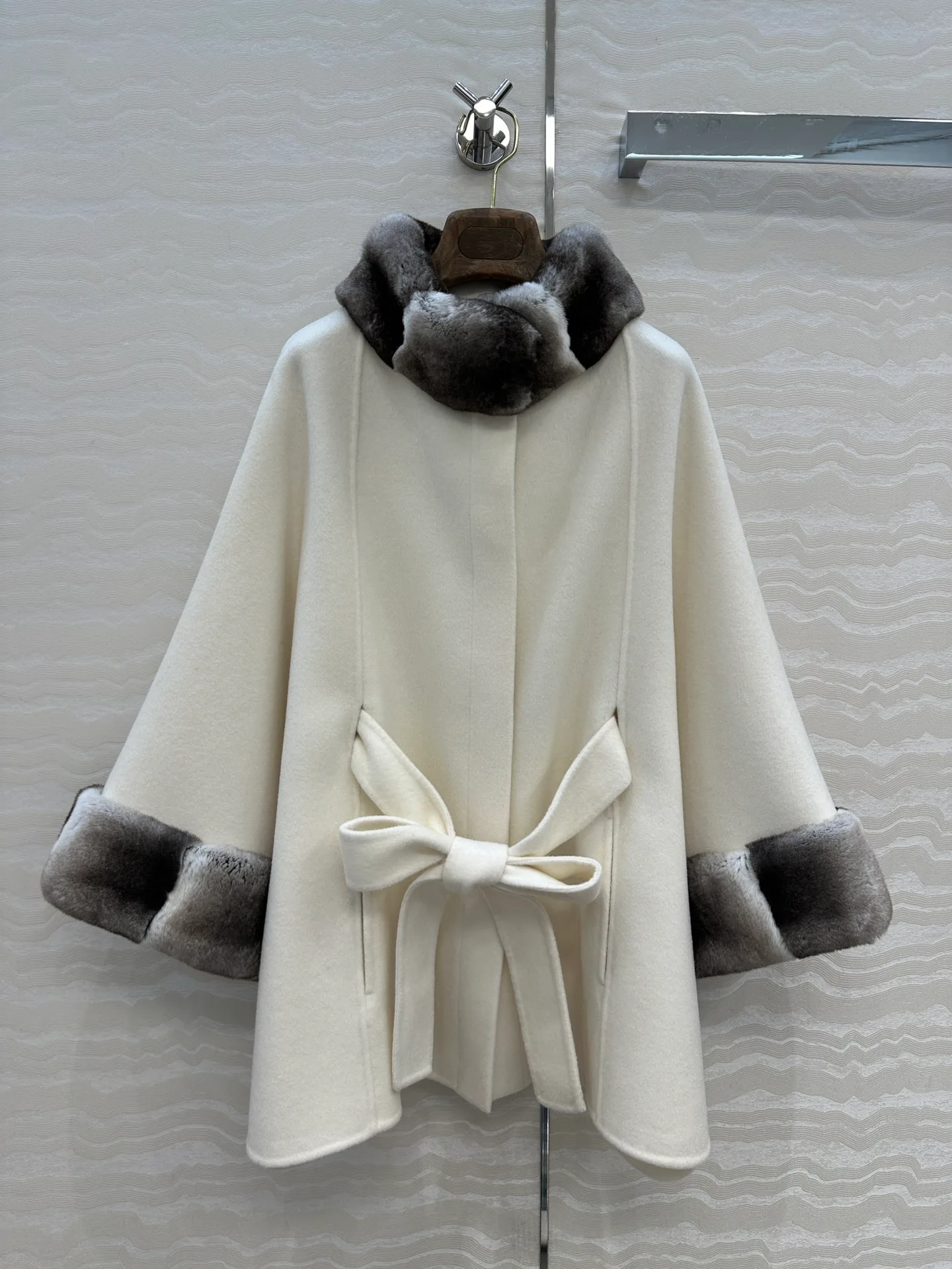 Пальто Женские Loro Piana 18635443