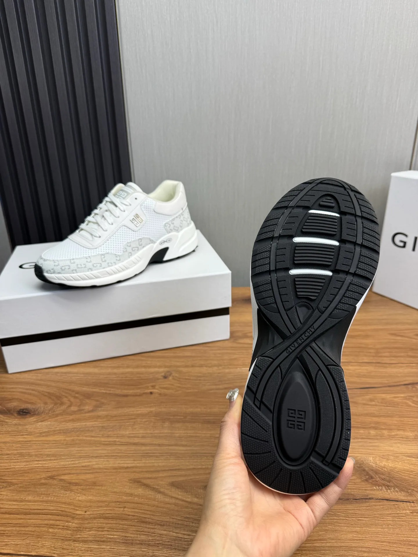 Кроссовки Мужские Givenchy 2380935