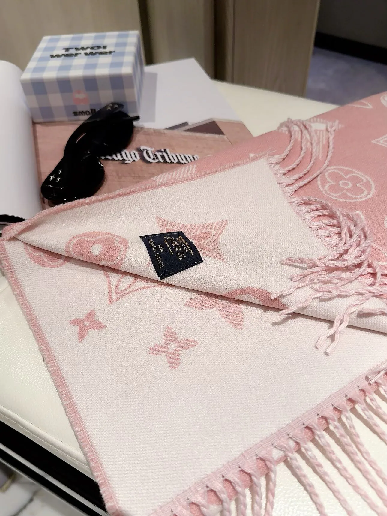 Шарфы Louis Vuitton 18377550