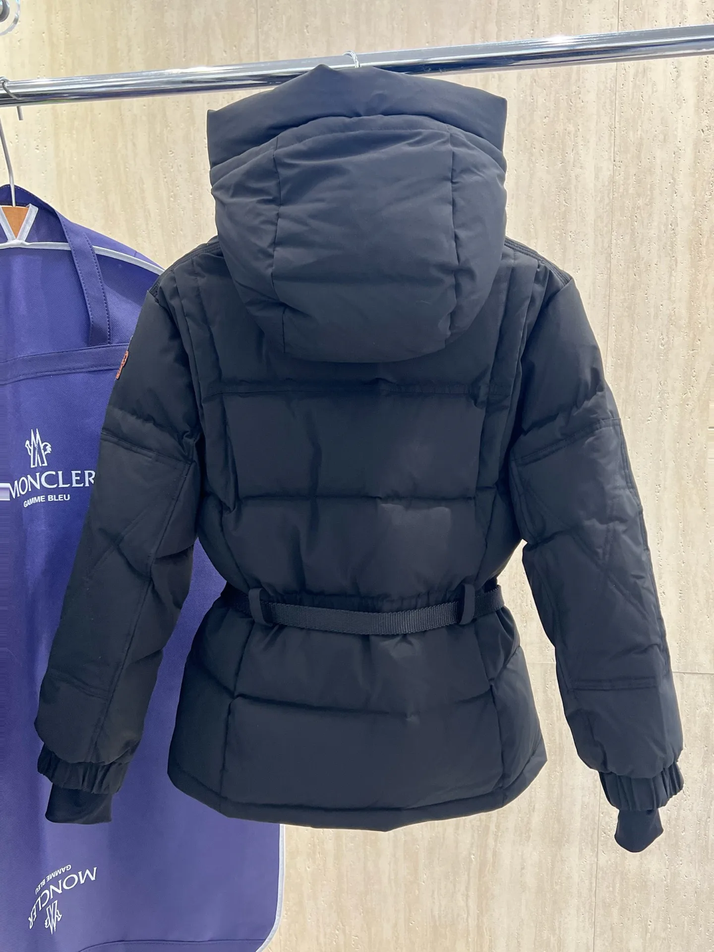 Куртки И Пуховики Женские Moncler 18875978