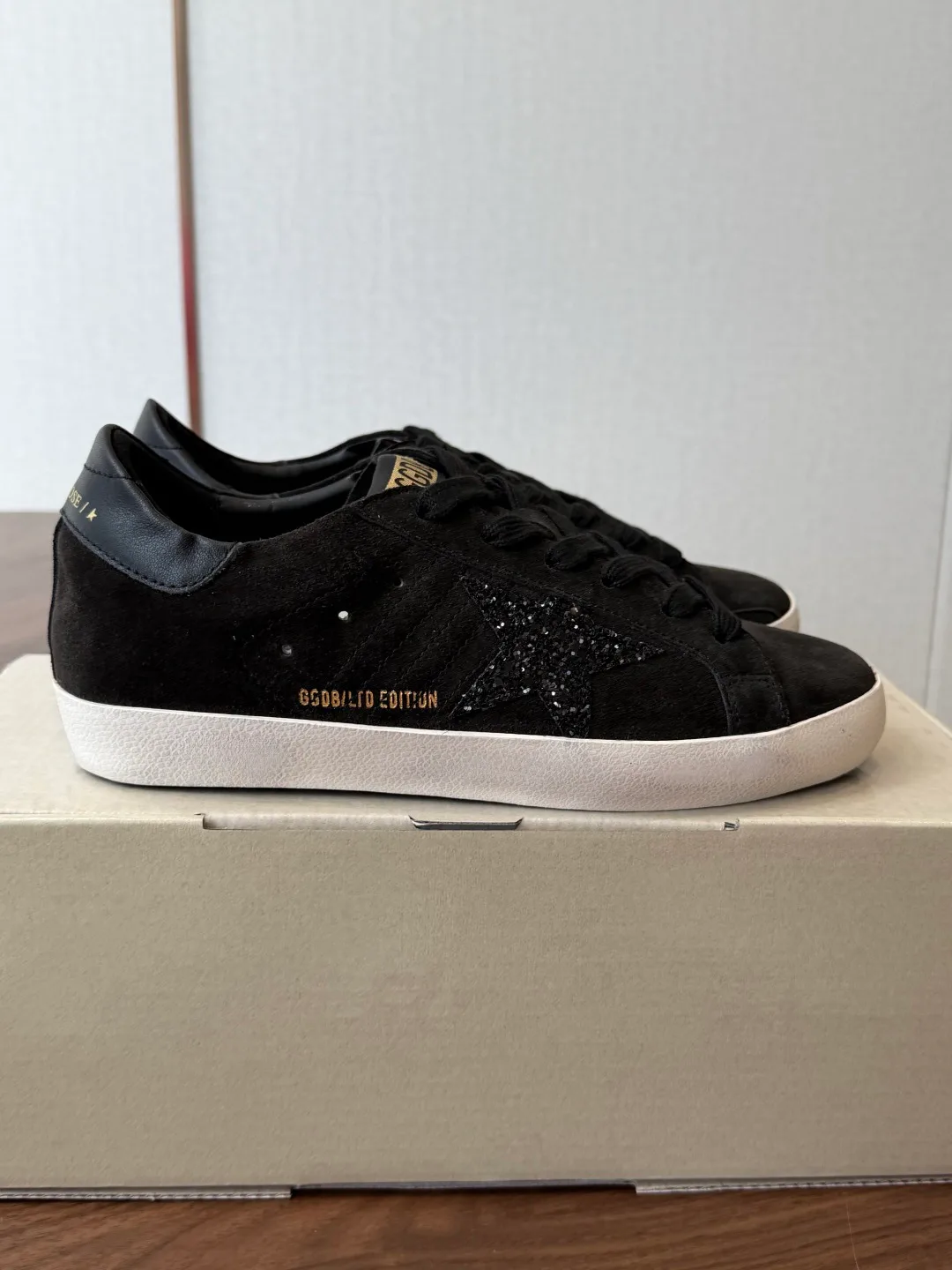 Кроссовки Женские Golden Goose 18146568