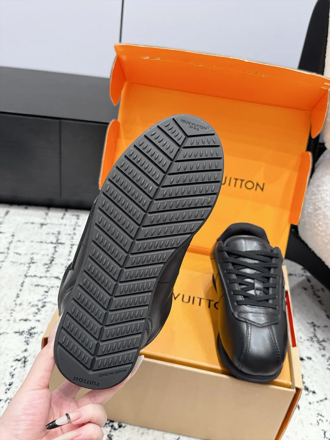 Кроссовки Женские Louis Vuitton 18406483