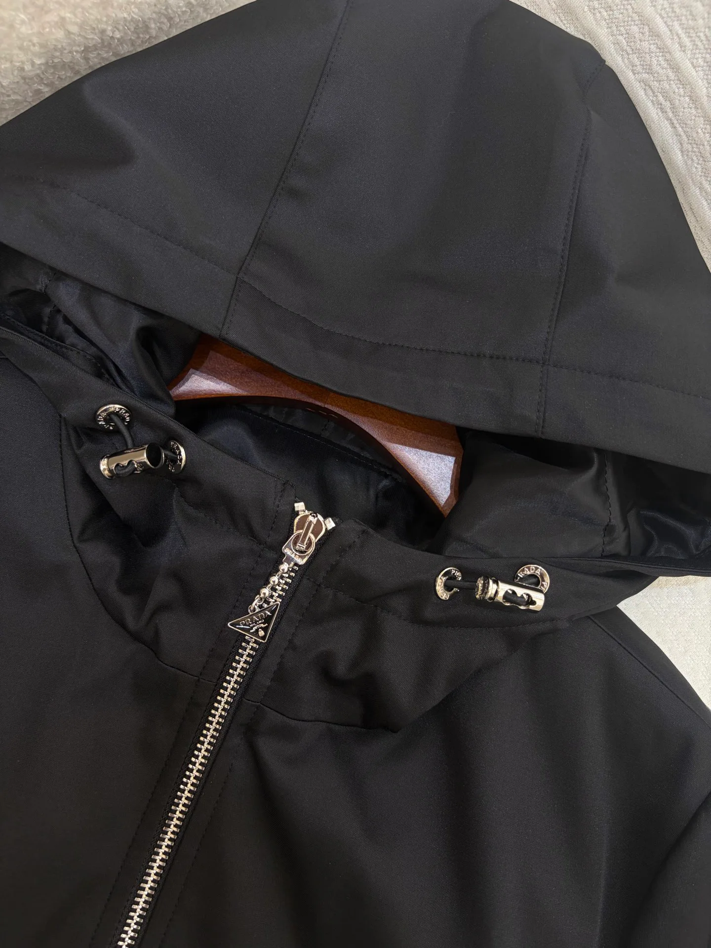 Куртки И Пуховики Женские Prada 18428679